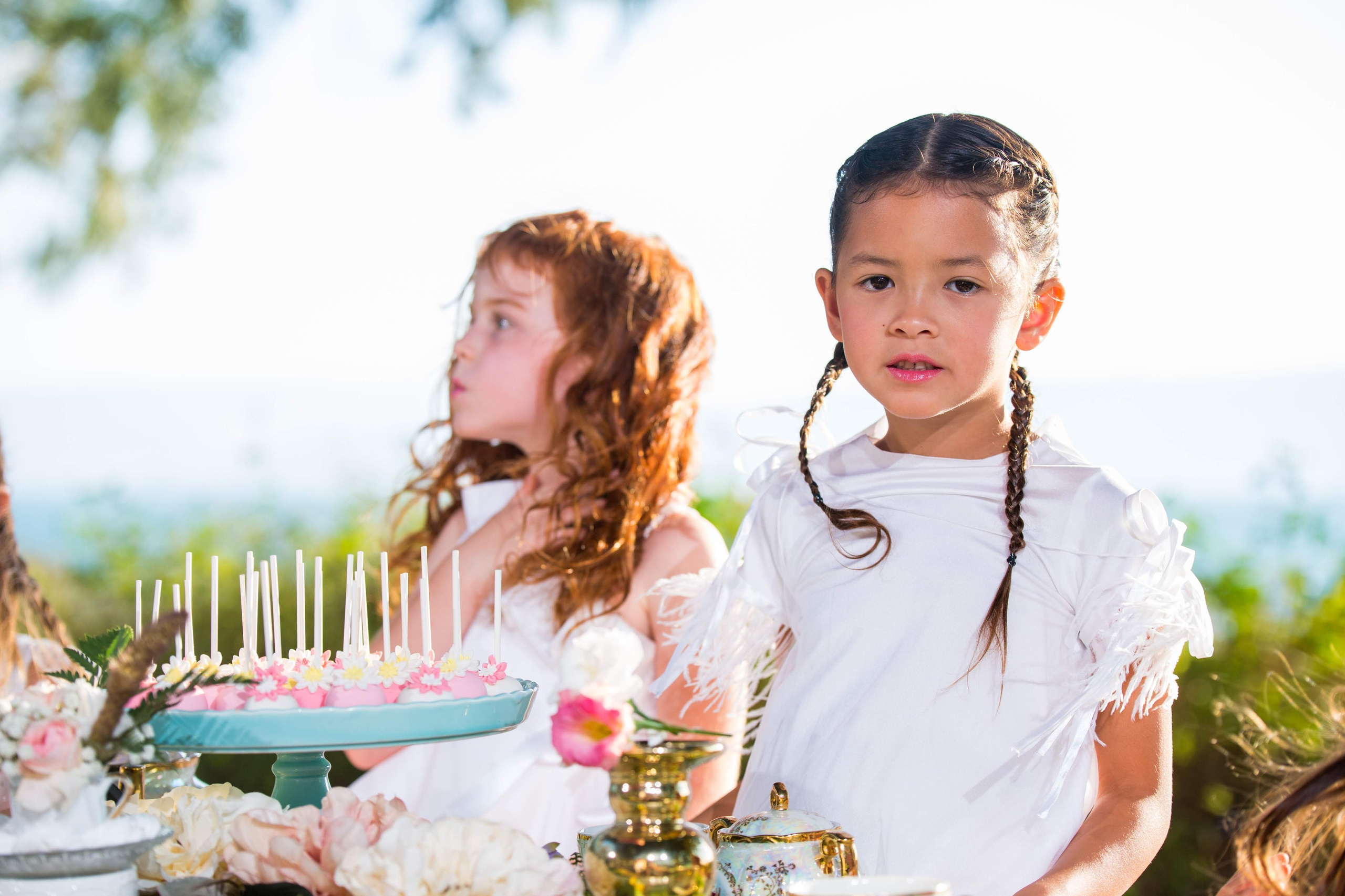 Little bridesmaids. AMIR BUCHNIK PHOTOGRAPHER