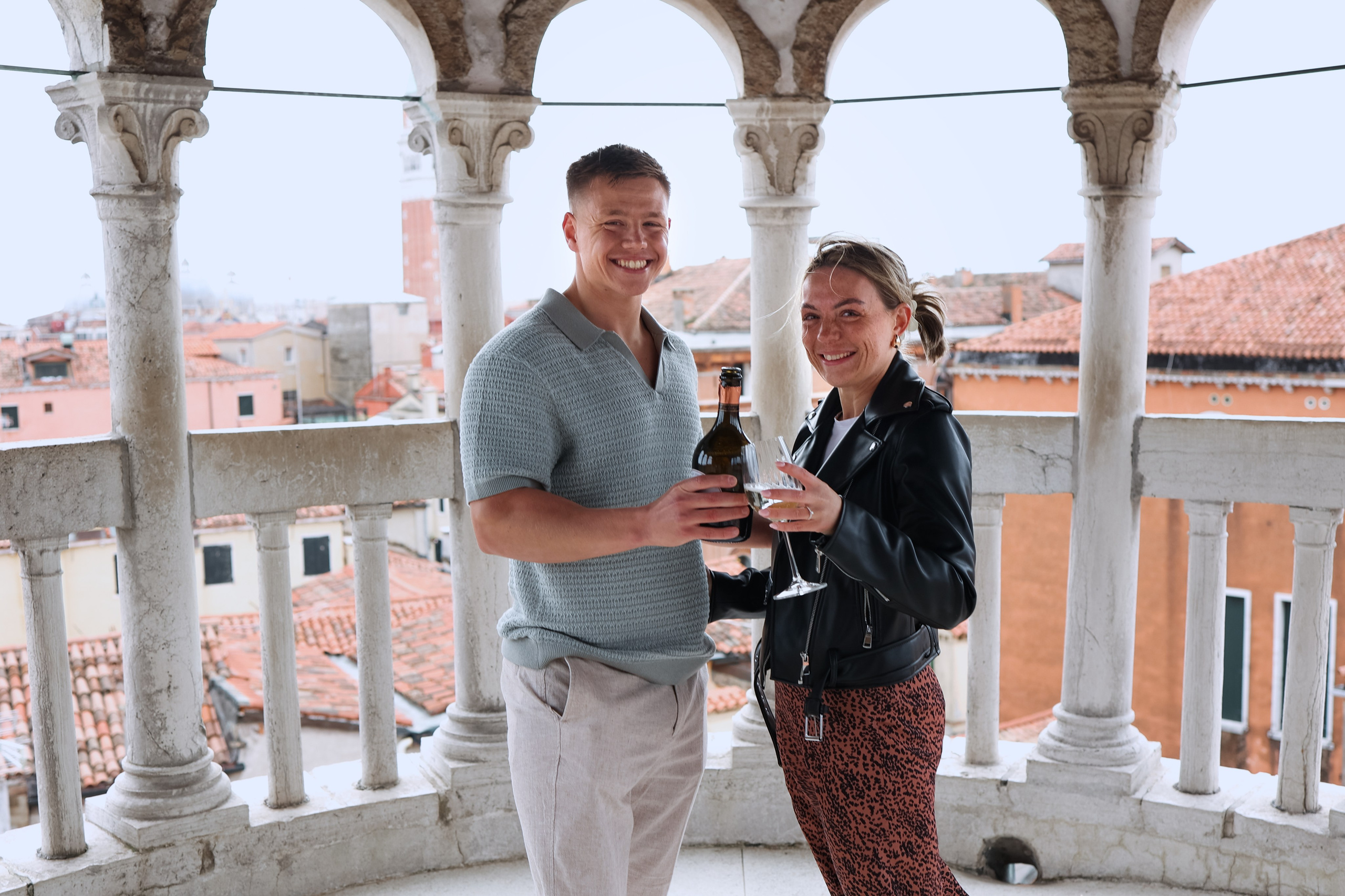 Wedding proposal at Scala Contarini del Bovolo. Photographer in Venice, Viktoria Antonova