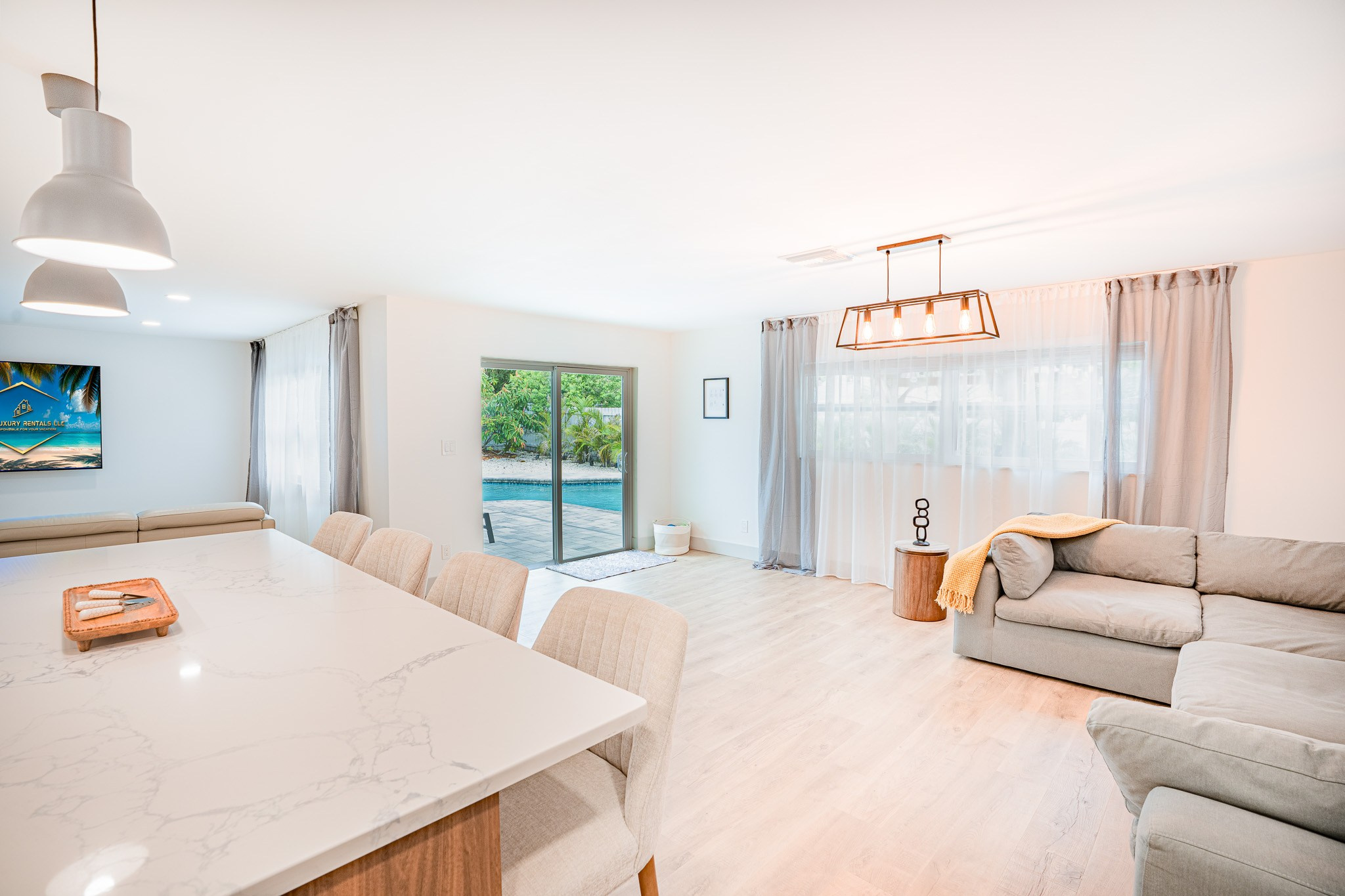 Airbnb: Real Estate 01. Welcome to my video and photo world!