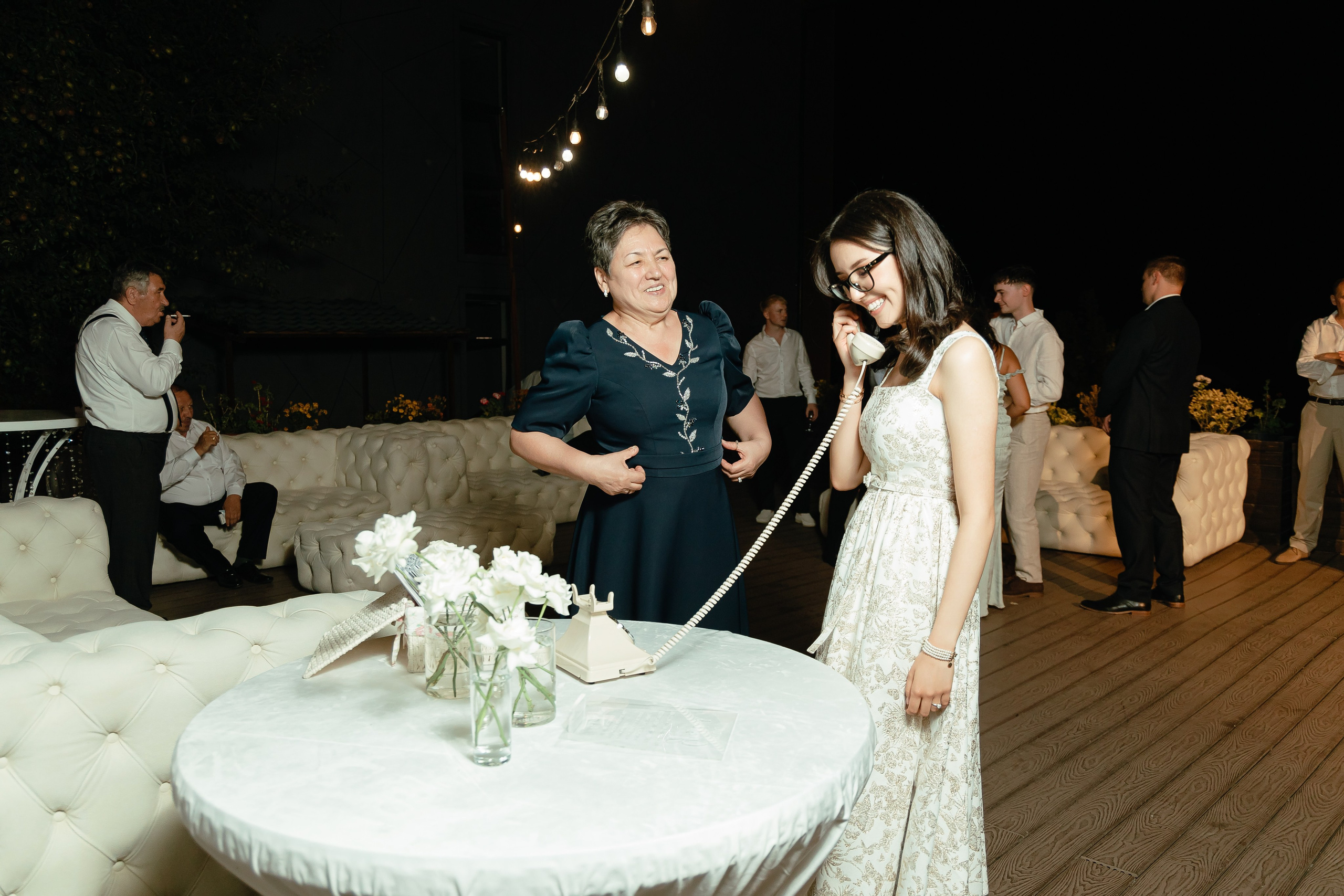 Thomas & Suyumbika. Главная