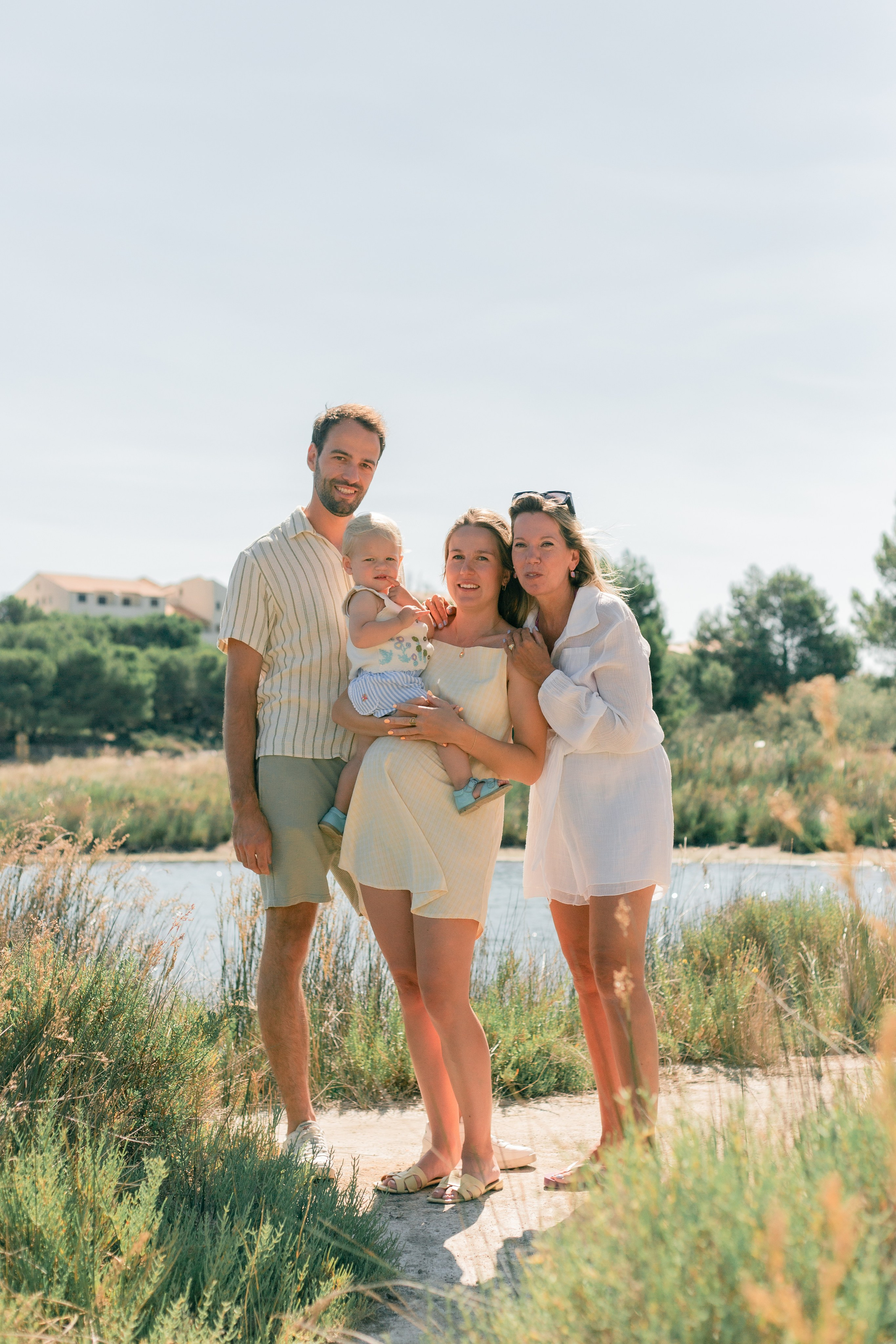 Elise et sa famille. Studio photo « Partage ton bonheur » – Photographe famille près de Châtellerault, Poitiers et Tours