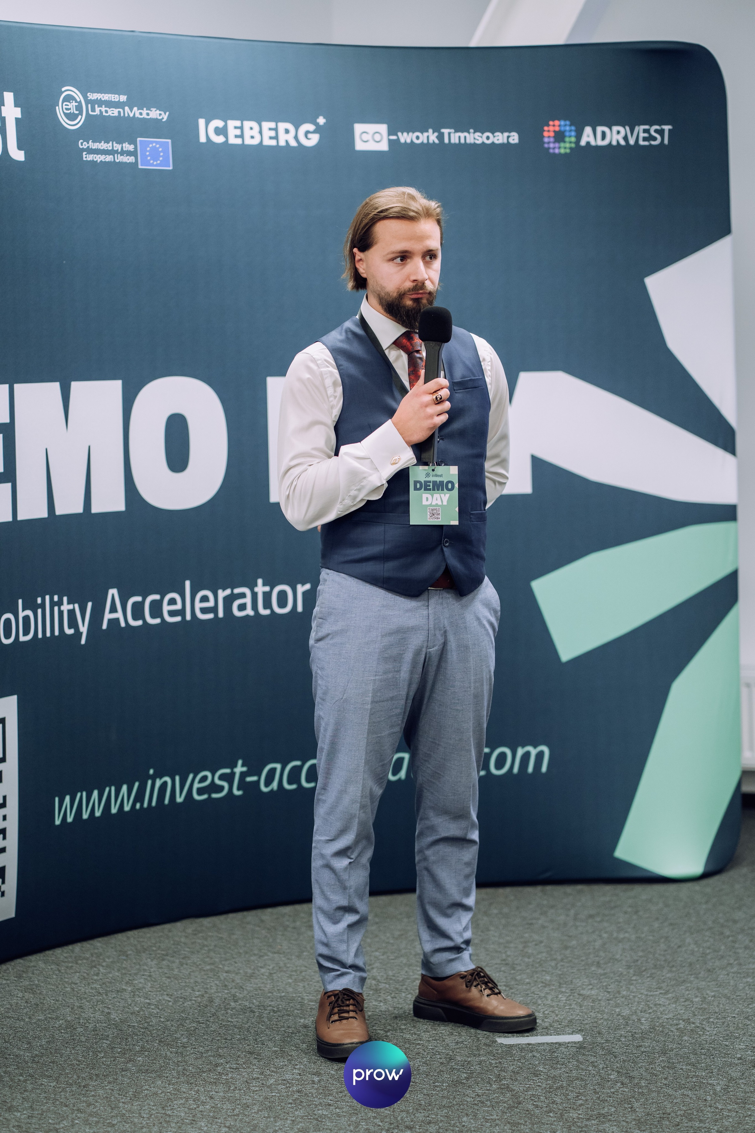 InVest DemoDay @ Cowork. Cozac Cristian Photographer