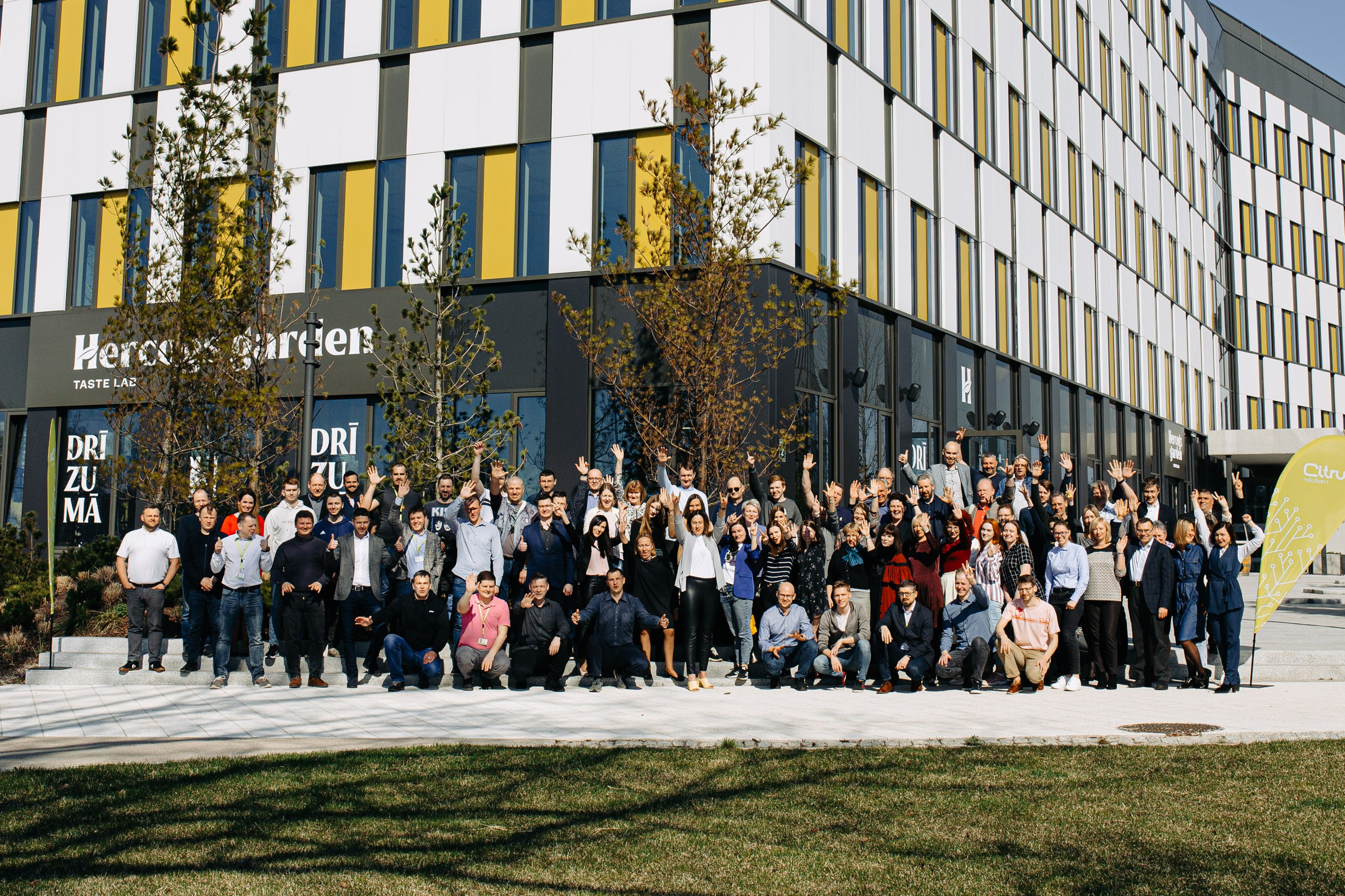 KOMERC PORTRETU FOTOSESIJA UZŅĒMUMA VIDĒ