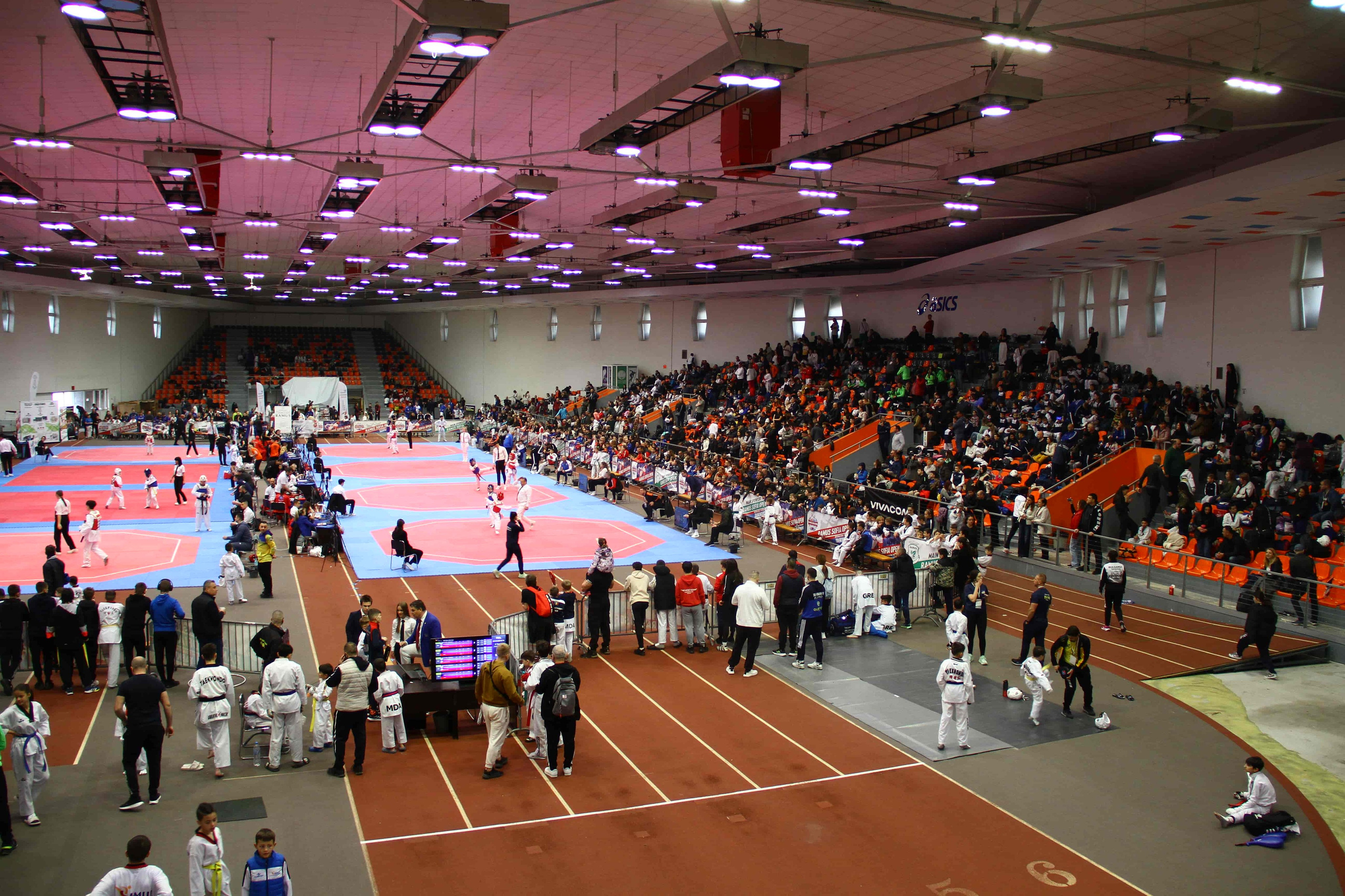 PhotoAdrenaline.com - BACKSTAGE фотография