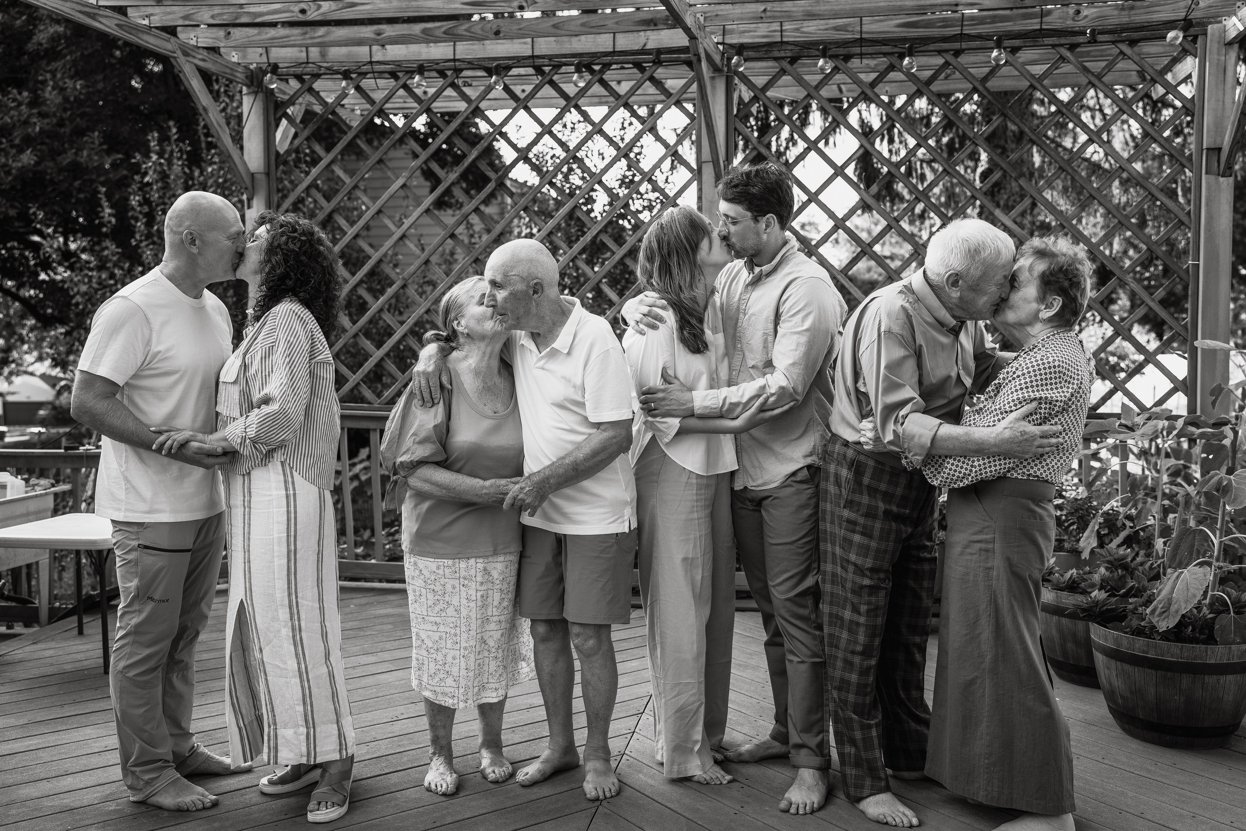 Big happy family. At home. Wedding and family photographer and videographer PA, NJ, NY, DE, MD