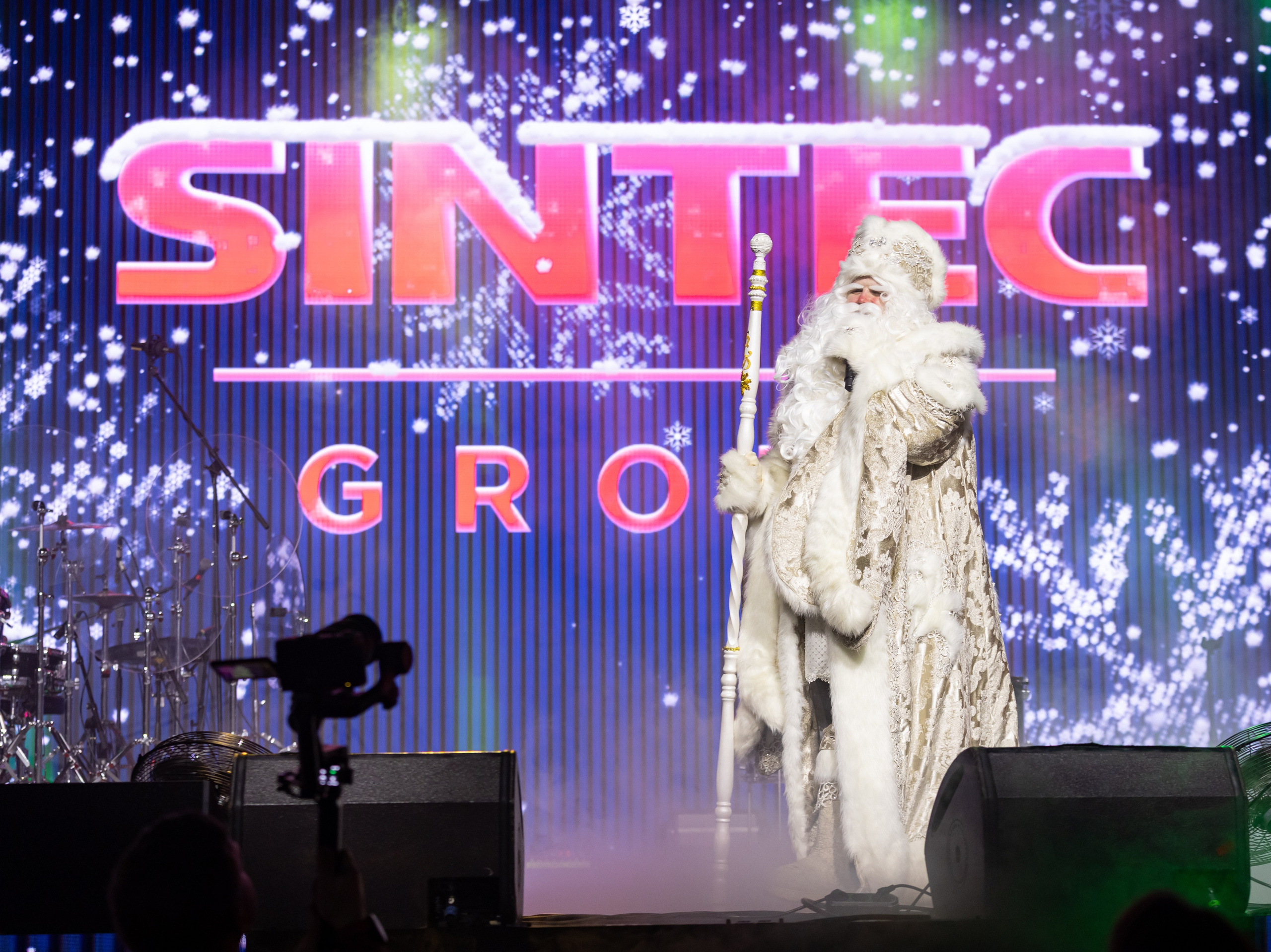 Новогодний корпоратив SINTEC Group. Ведущая Москва Лена Чайка