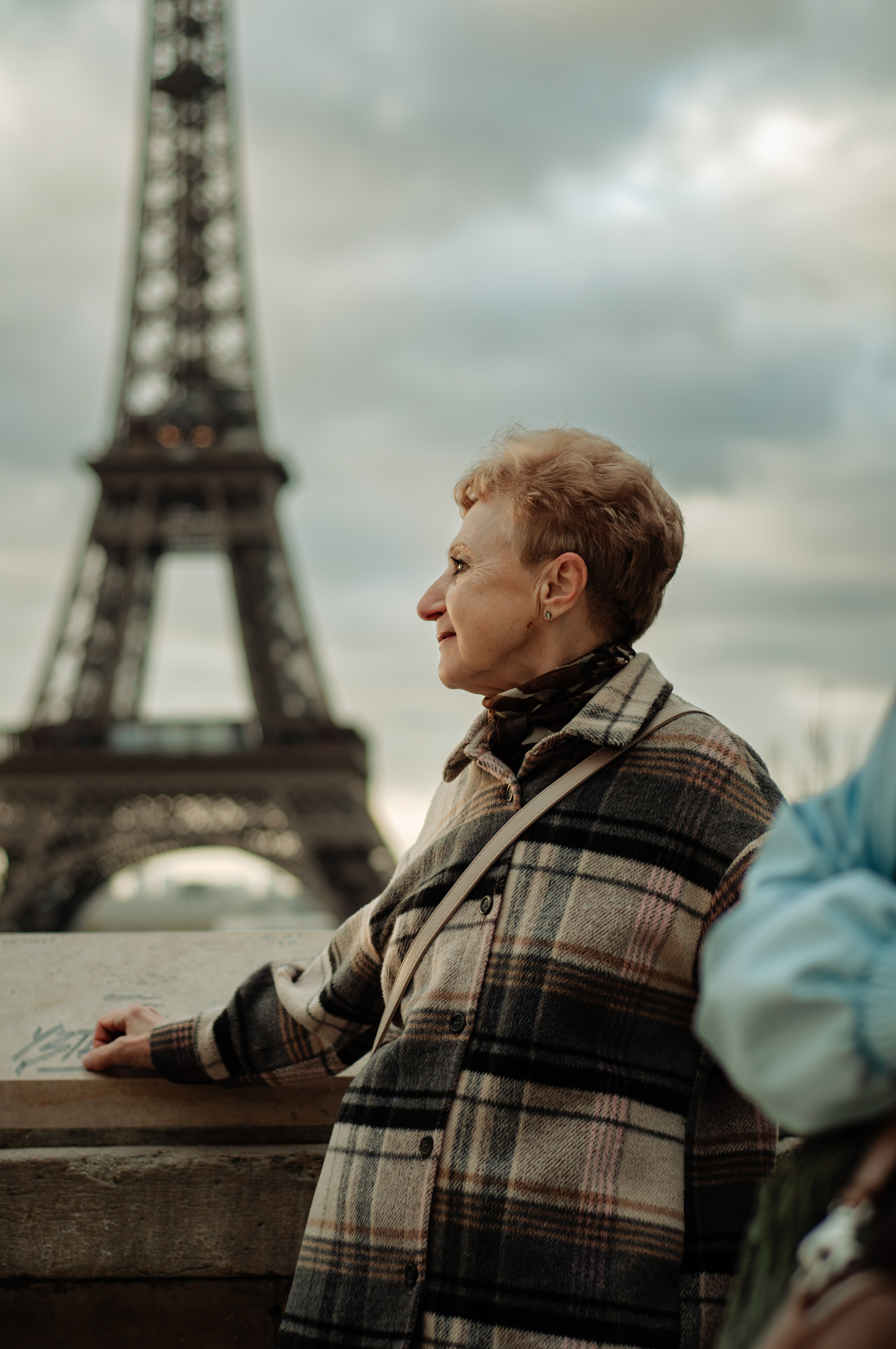 Family photoshoot at the Trocadero. Paris photographer — Polina Osipova