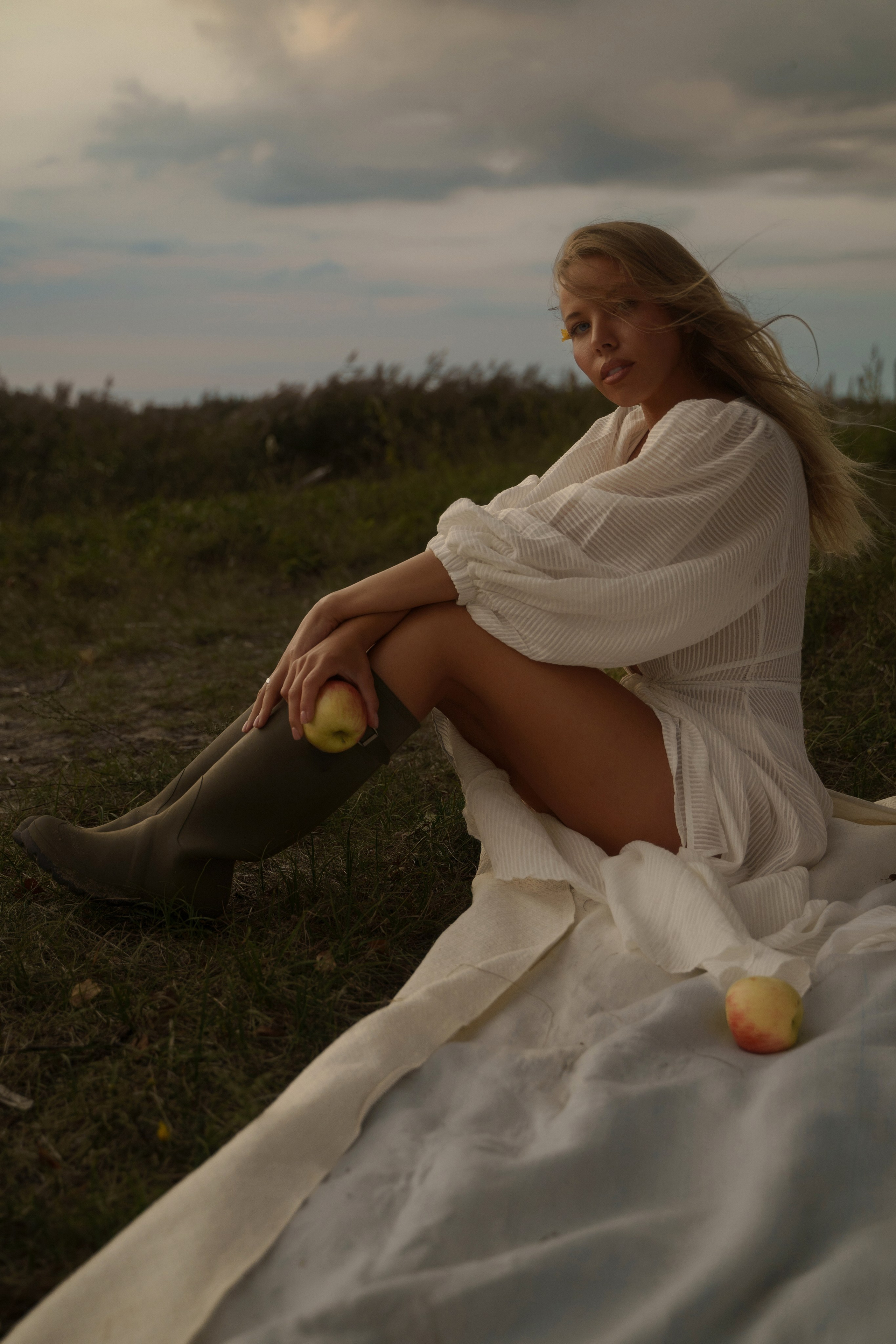 Storm, linen and milk