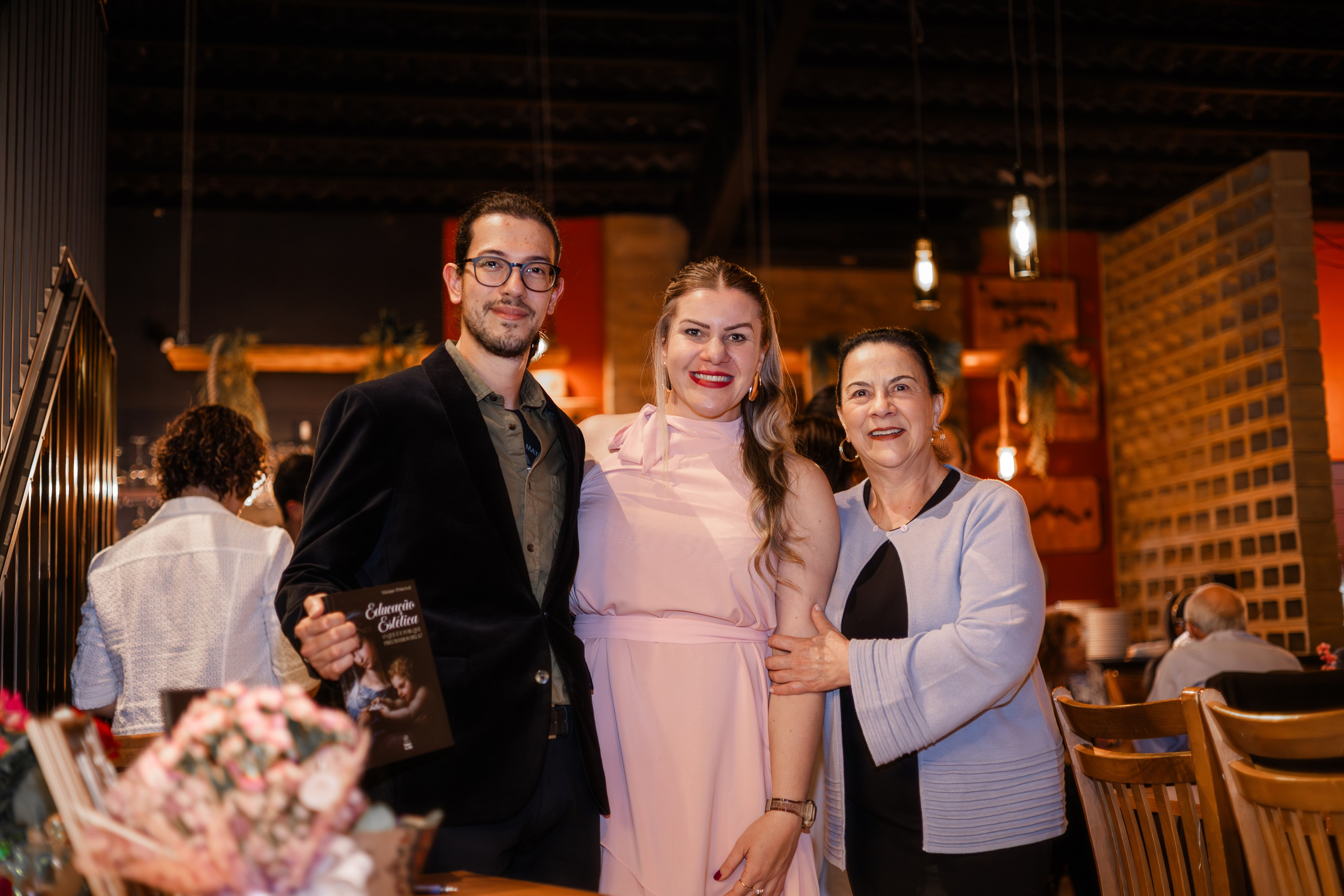 Lançamento de Livro Vivi Princival