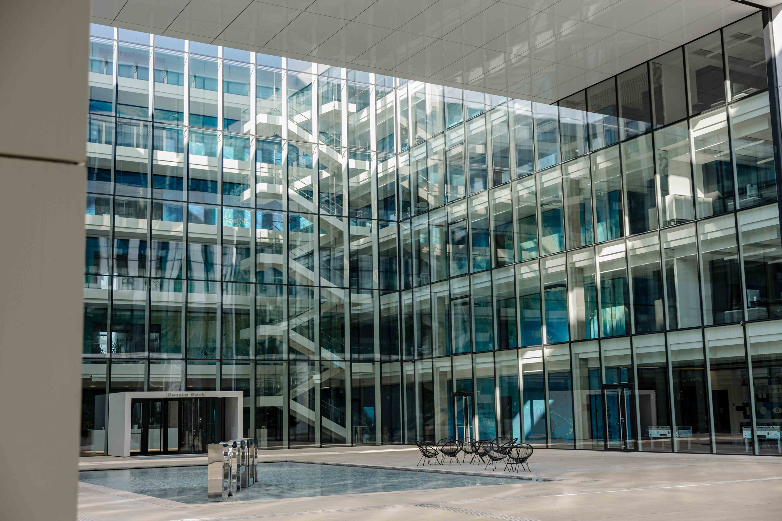 Modernios lokacijos fotosesijai Vilniuje. Framed by Evelina | Vestuvių fotografė