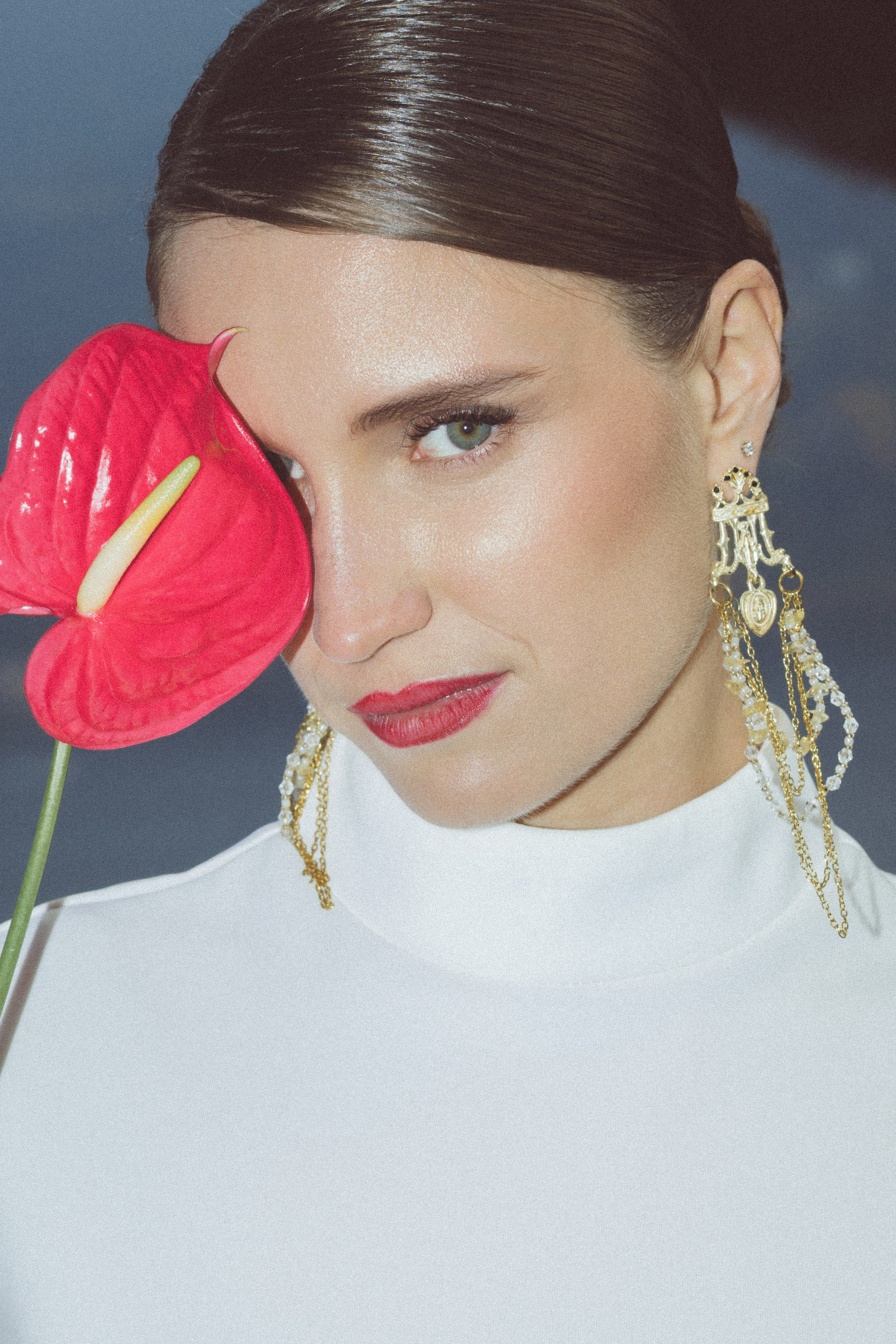 Julia — Red Wedding Editorial on Lake Como. Liza Bizzaro — Italy Wedding, Love Story & Portrait Photographer in Milan, Turin, Piedmont and Across Italy