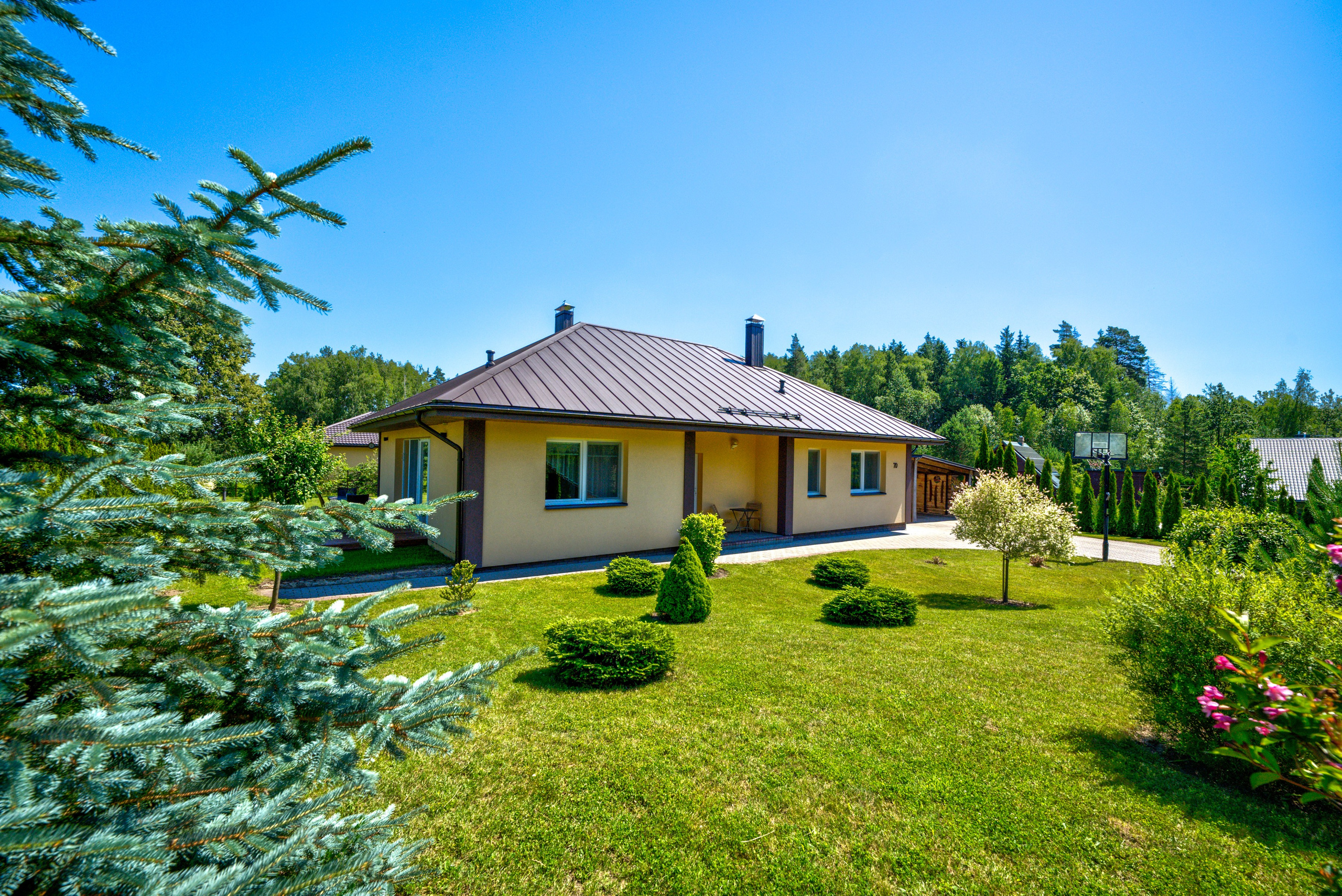 Žudiškių k. Ežero g. 70, Rešes sen. Elina Sapiega fotografė Vilniuje