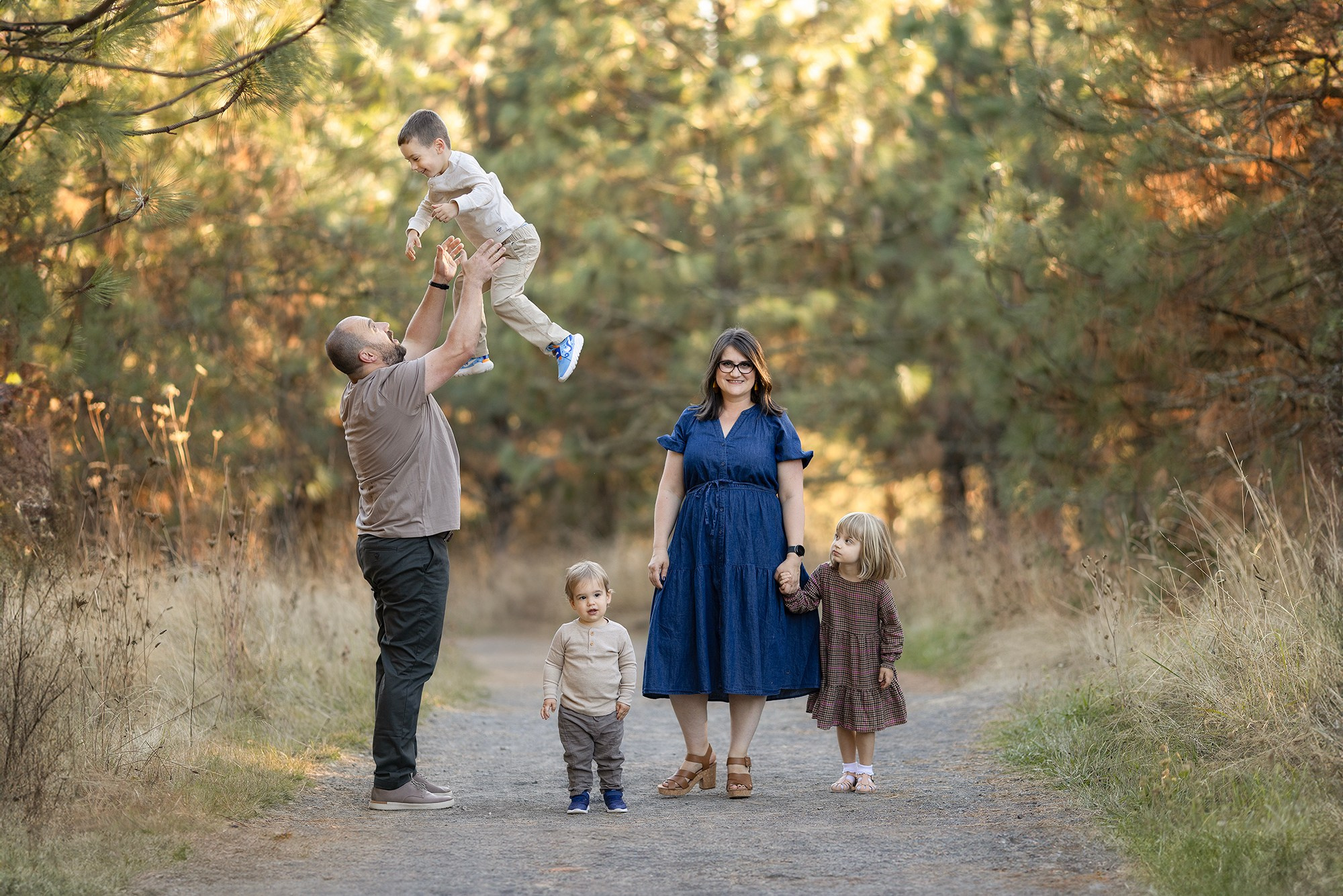 Beaverton/OR, October 2024. Elena Baldes, family photographer