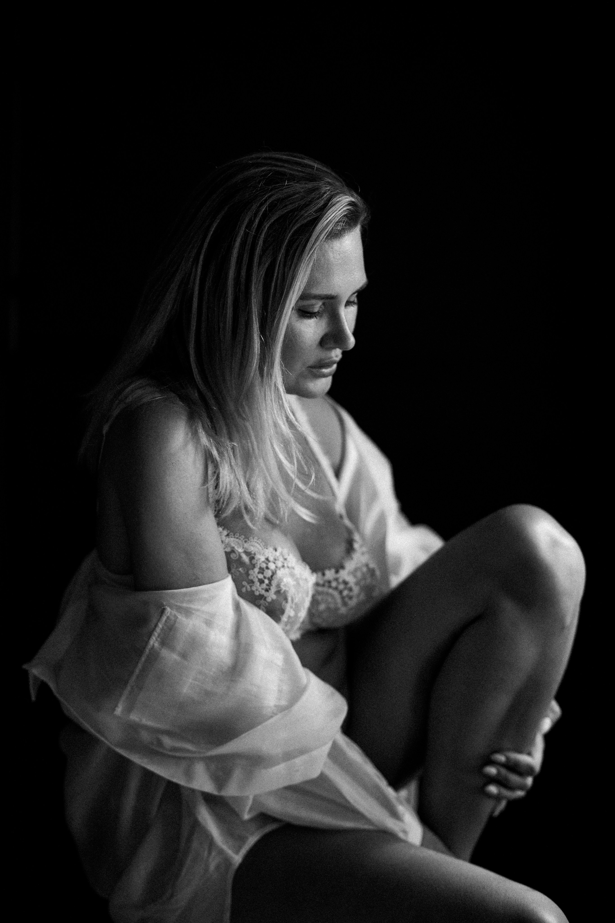 O. Rawnoir- Portrait photography by Daria Paliy.Timeless black&white portraits of women in NYC area