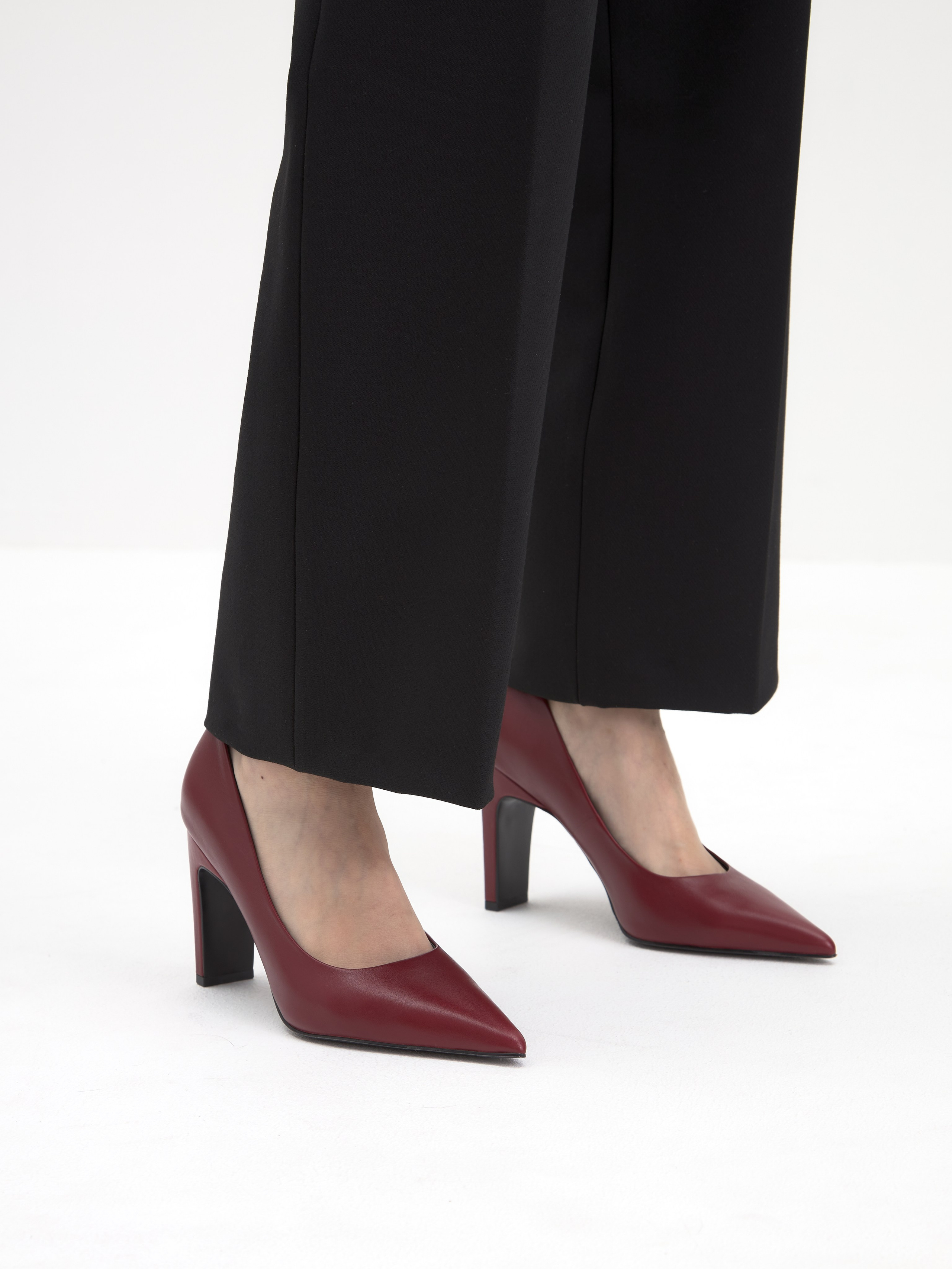 Обувь. Предметная фотосъемка в Алматы. Студия фото и видео съемки товаров