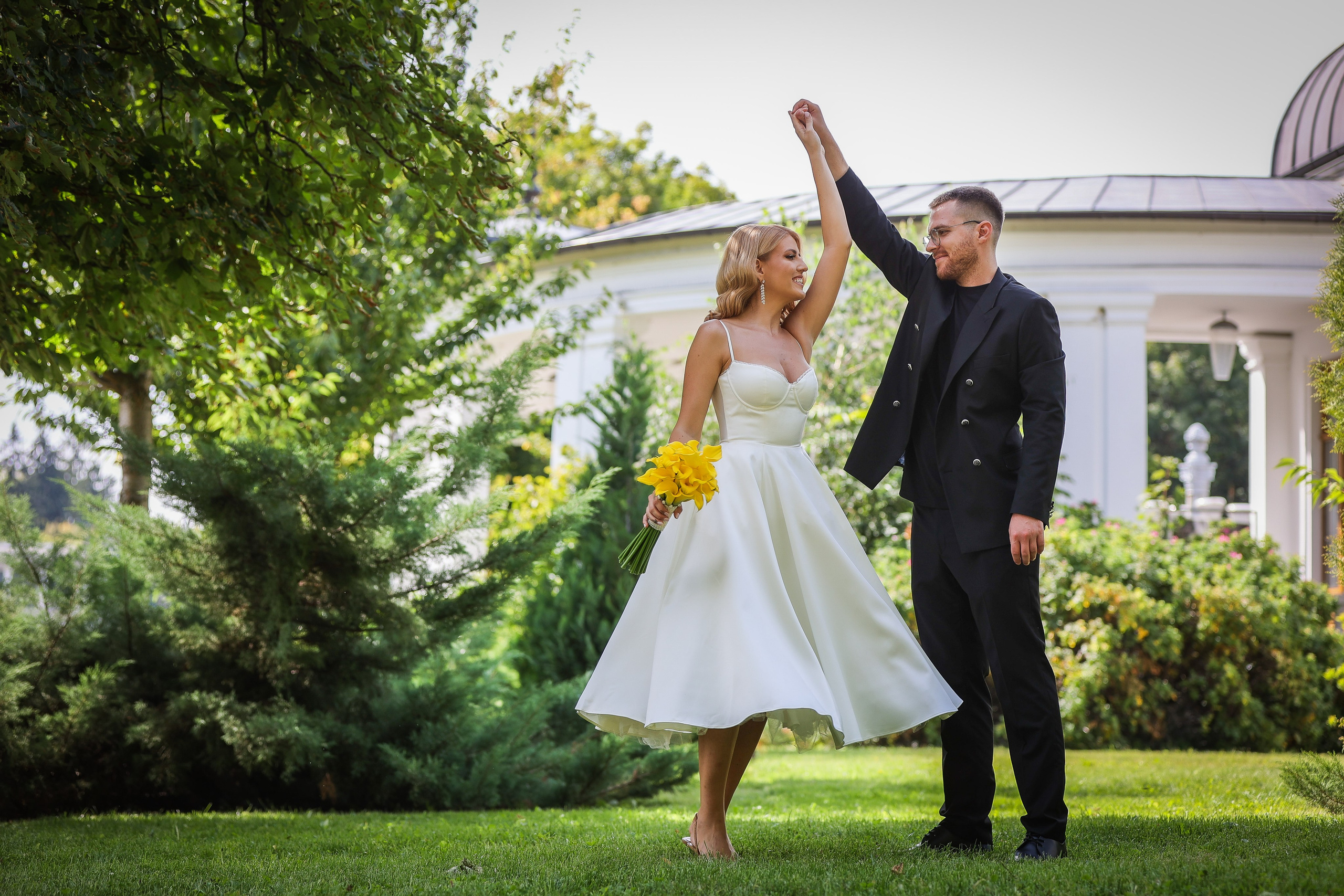 Bianca & Daniel — o nuntă de vară în Cluj, între natură și eleganță. Rares Bucur is a professional wedding photographer based in Cluj-Napoca, Romania, specializing in wedding photography