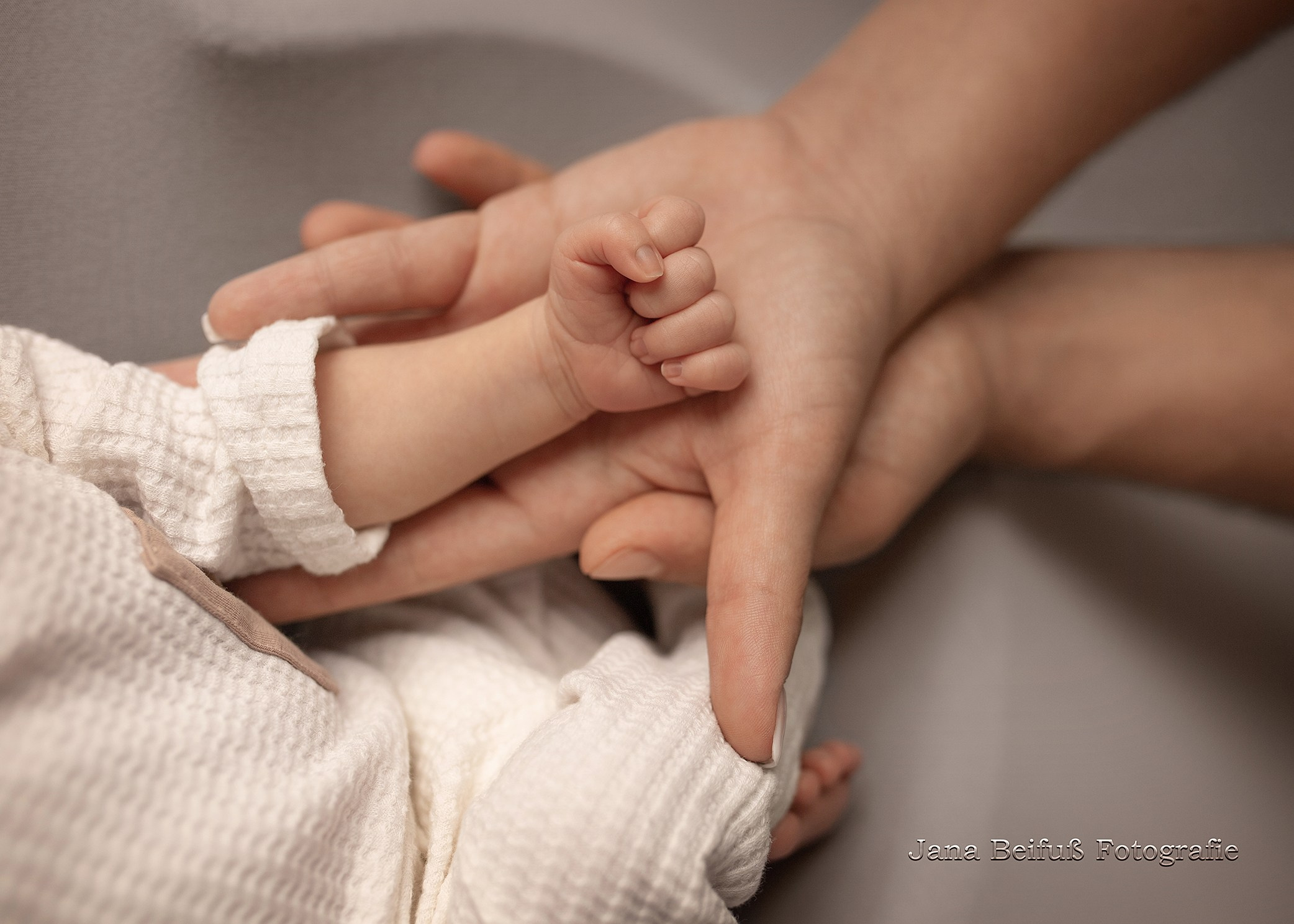 Neugeborenenshooting Weißenhorn, Neugeborenenshooting Ulm, Babyfotograf Ulm, Babyfotograf Senden, Babyfotograf Neu-Ulm, Jana Beifuß Fotografie, Familienfotos, Liebe, Geduld, Neugeborenenfotos Weißenhorn, Pfaffenhofen a. d. Roth, Gaumenspalte, Gaumenlippenspalte, Babyfotograf Vöhringen, Babyfotograf Weißenhorn, Babyfotograf Ehingen an der Donau