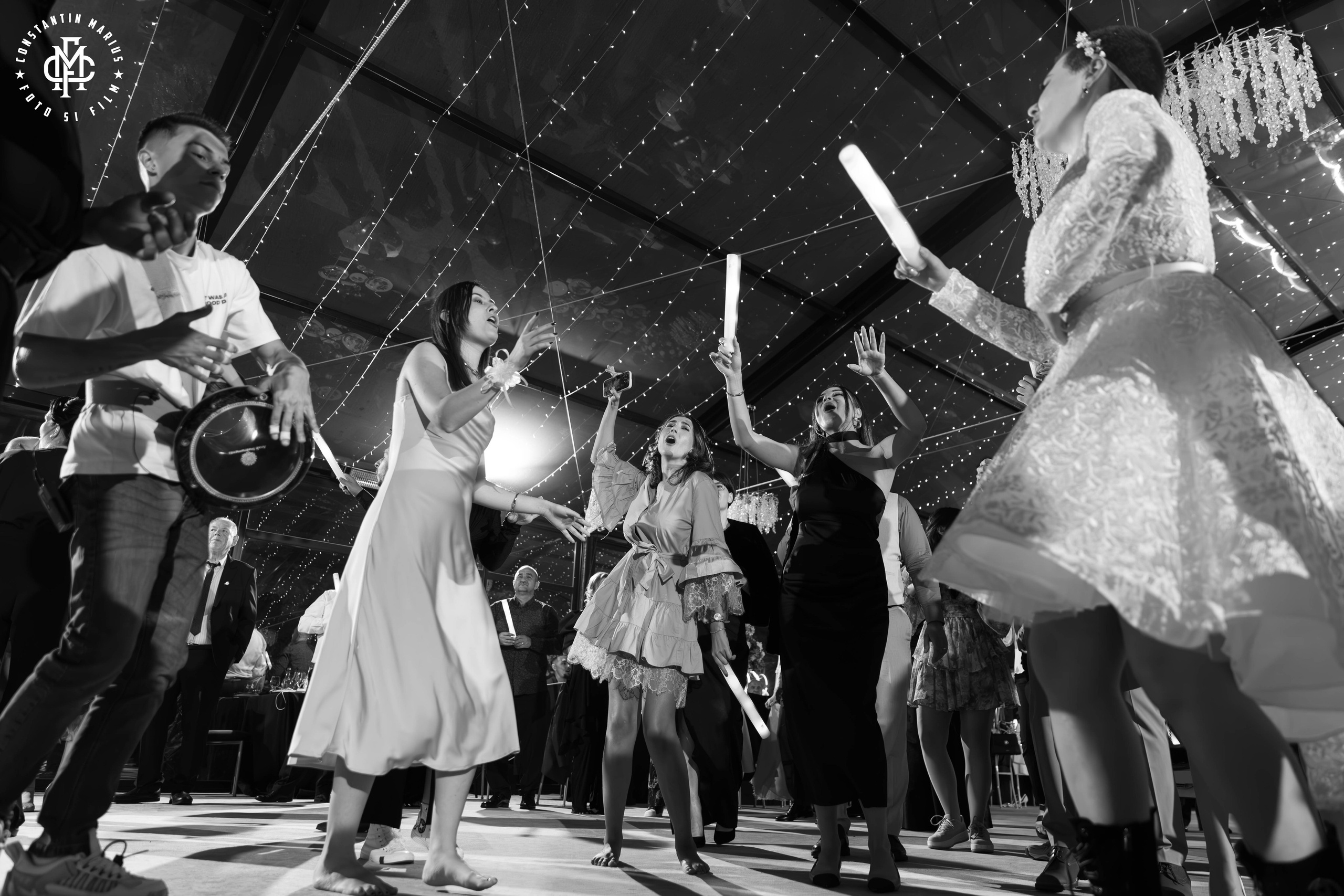 WEDDING PHOTOGRAPHY. DESPRE NOI