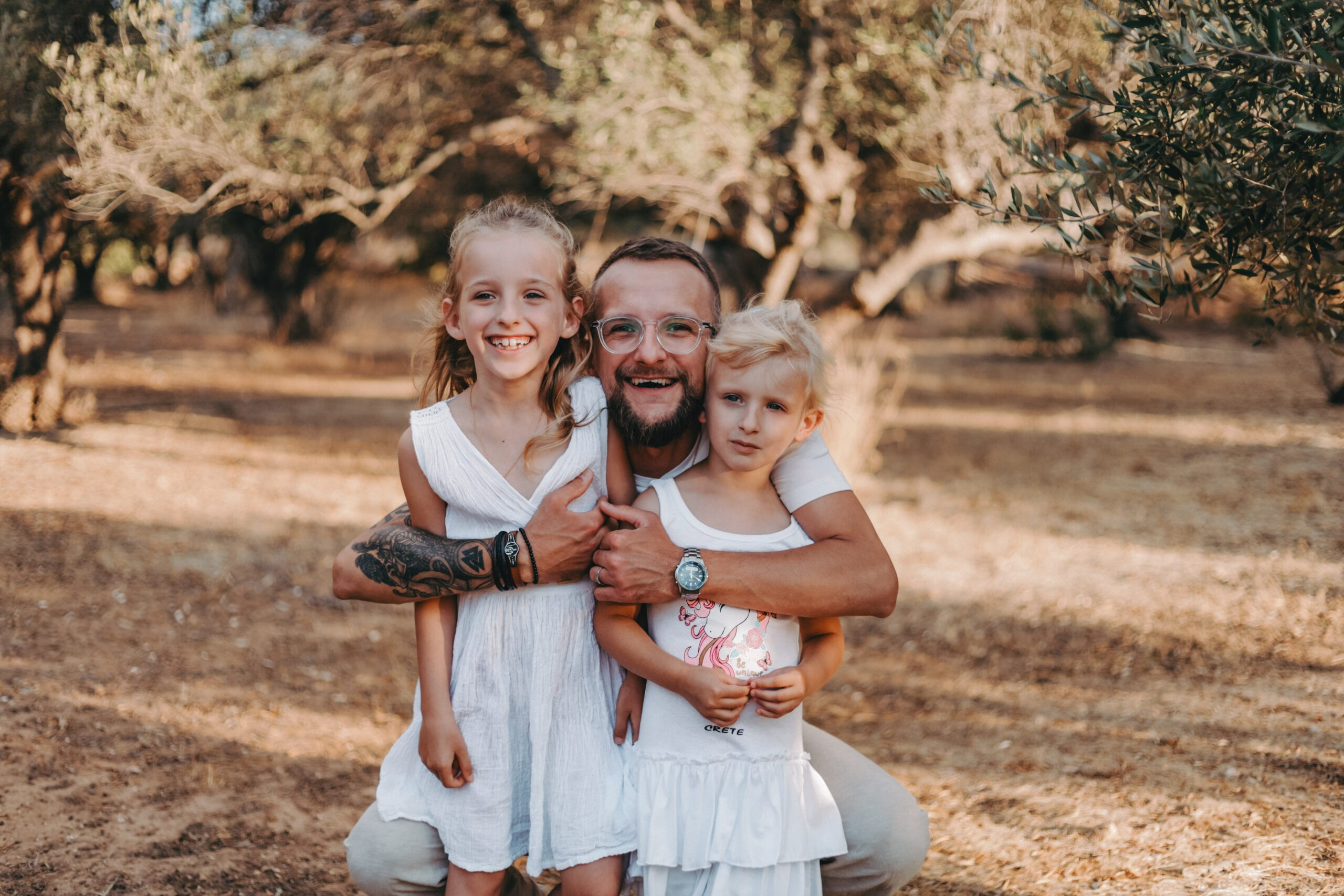 Beautiful Family Photoshoot in Crete – Capture Precious Moments Together. Photographer Maria Chedroom