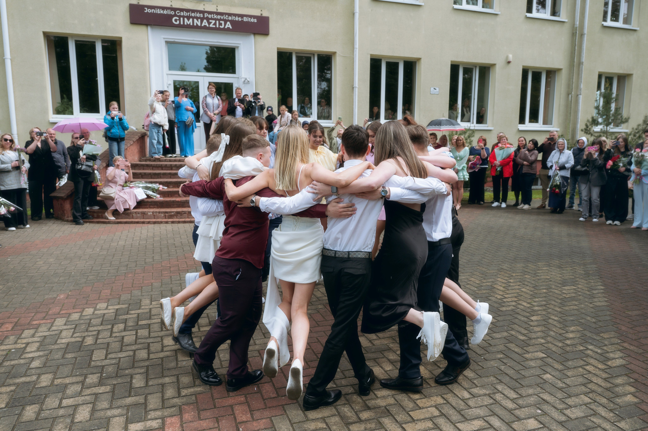 Paskutinis skambutis Joniškėlyje. Vestuvių fotografė Santa Jonuškė | Šiaulių apskritis, Panevėžio apskritis ir visa Lietuva