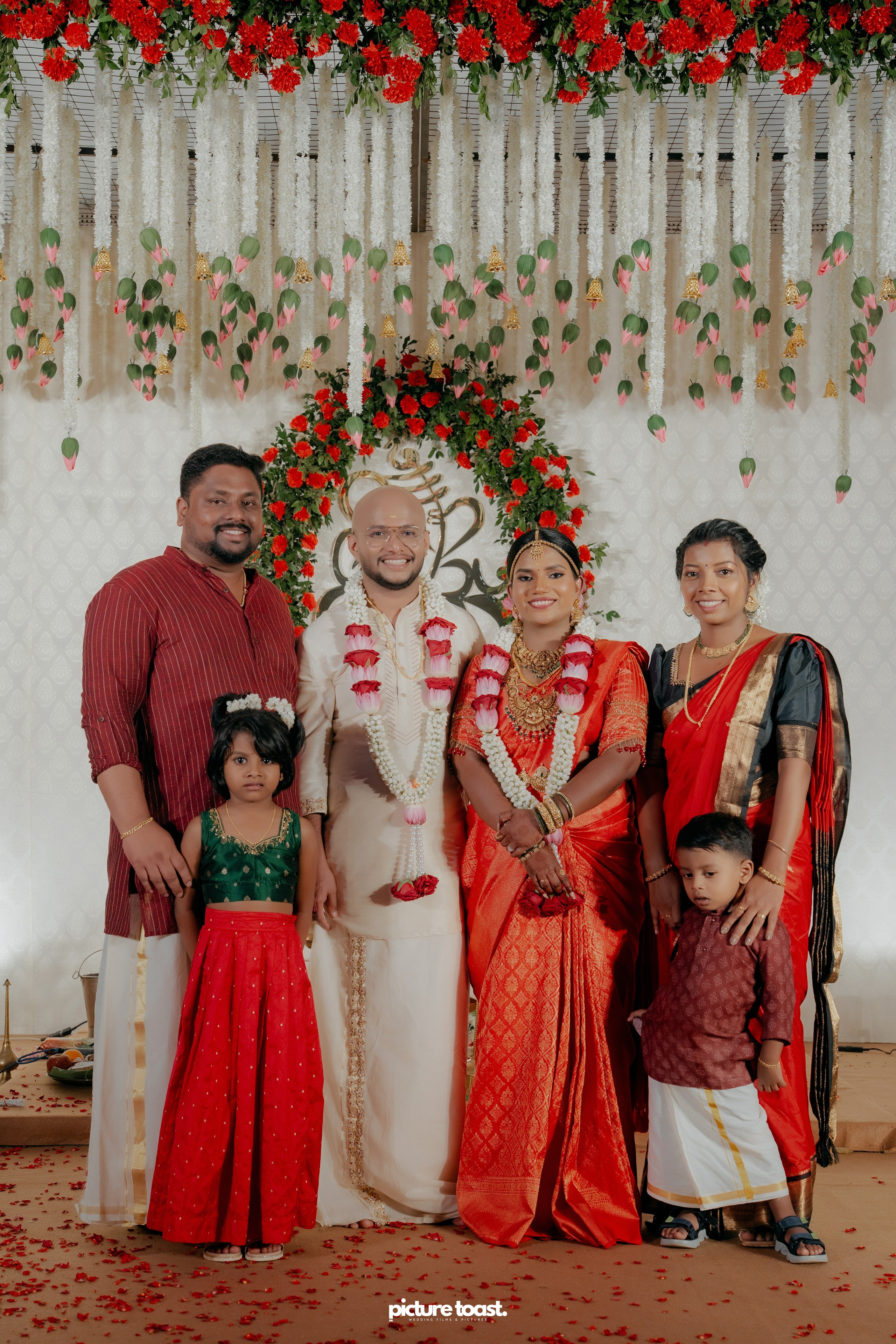 Traditional Kerala Hindu Wedding Ft. Anusree & Vishnu. Fine art Wedding Photographers in India & Canada