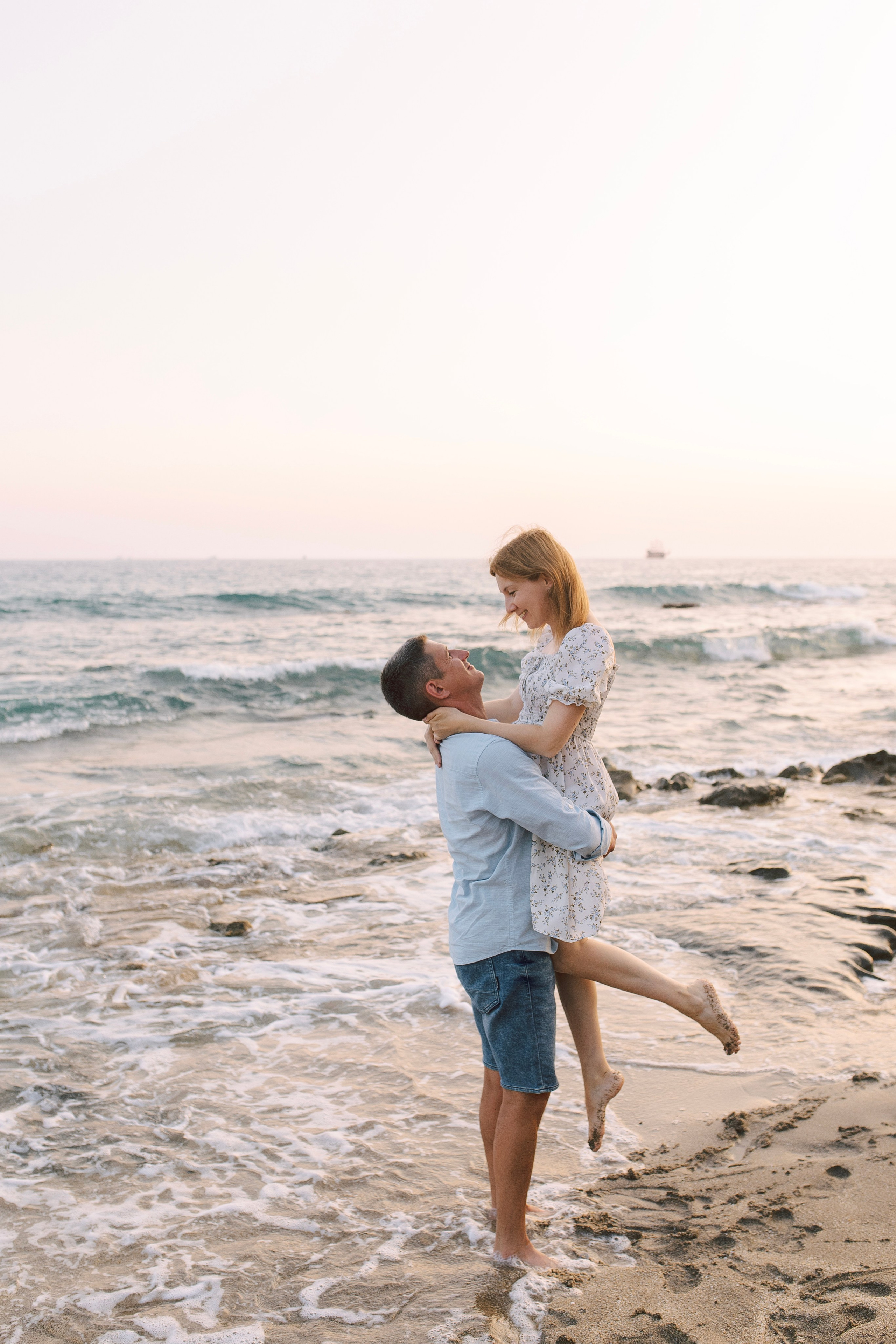 Sunset Family Photos on Cleopatra Beach | Alanya Photographer. Professional Photographer in Alanya, Side, Belek, Antalya. Turkiye