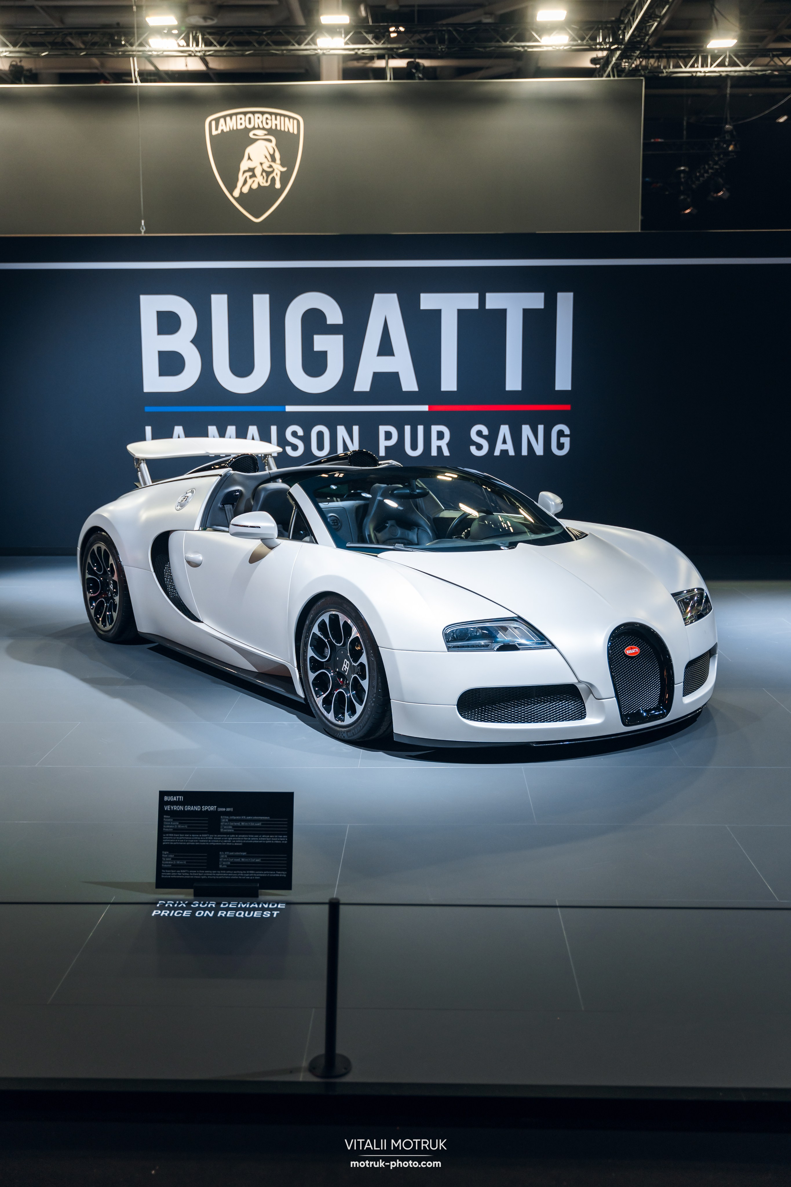 Retromobile 2026. Photographe de voitures à Paris — Vitalii Motruk