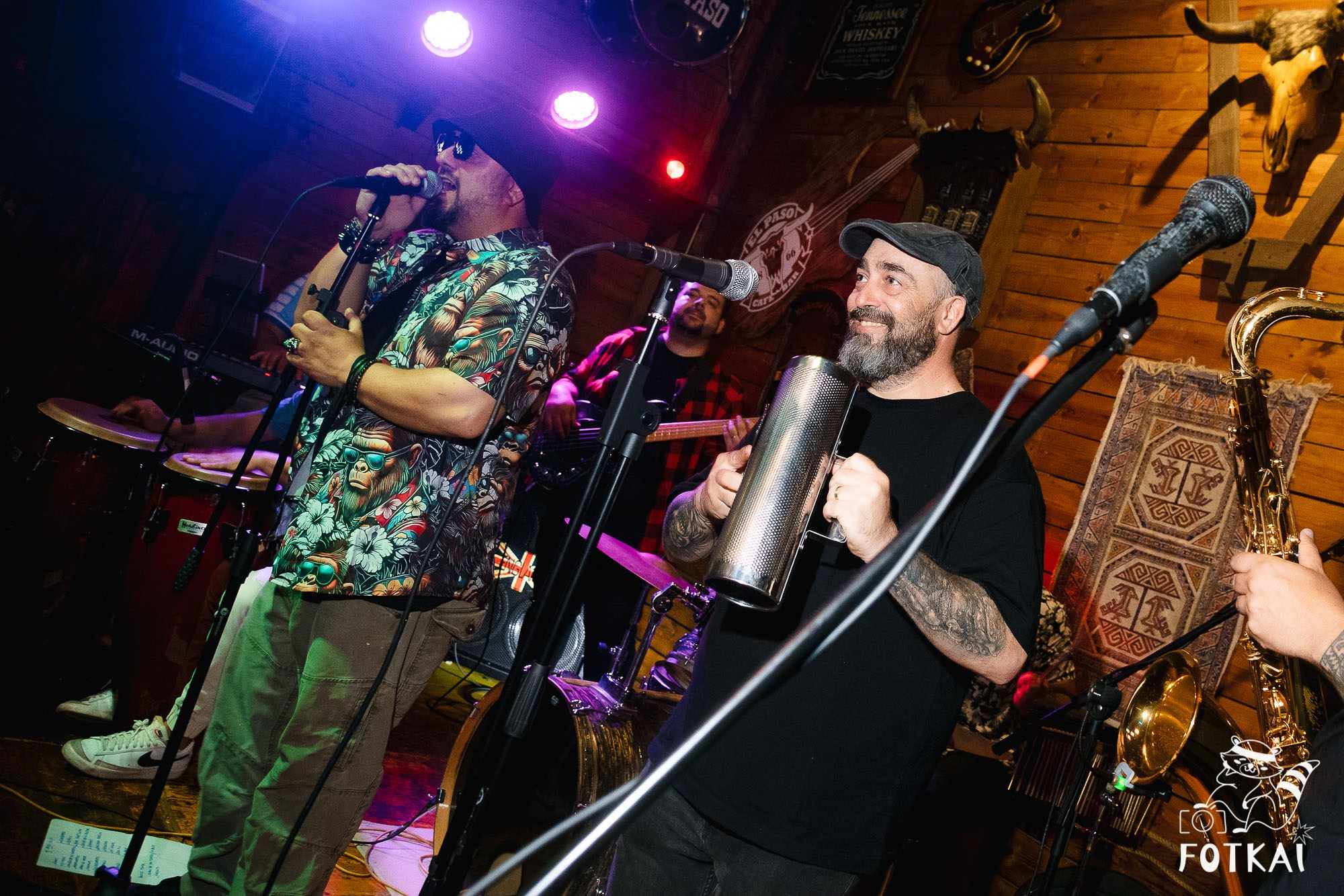 Los Ekilibristas de la Cuerda Floja — Фото с концерта в Торревьехе, 2026 | FOTKAI