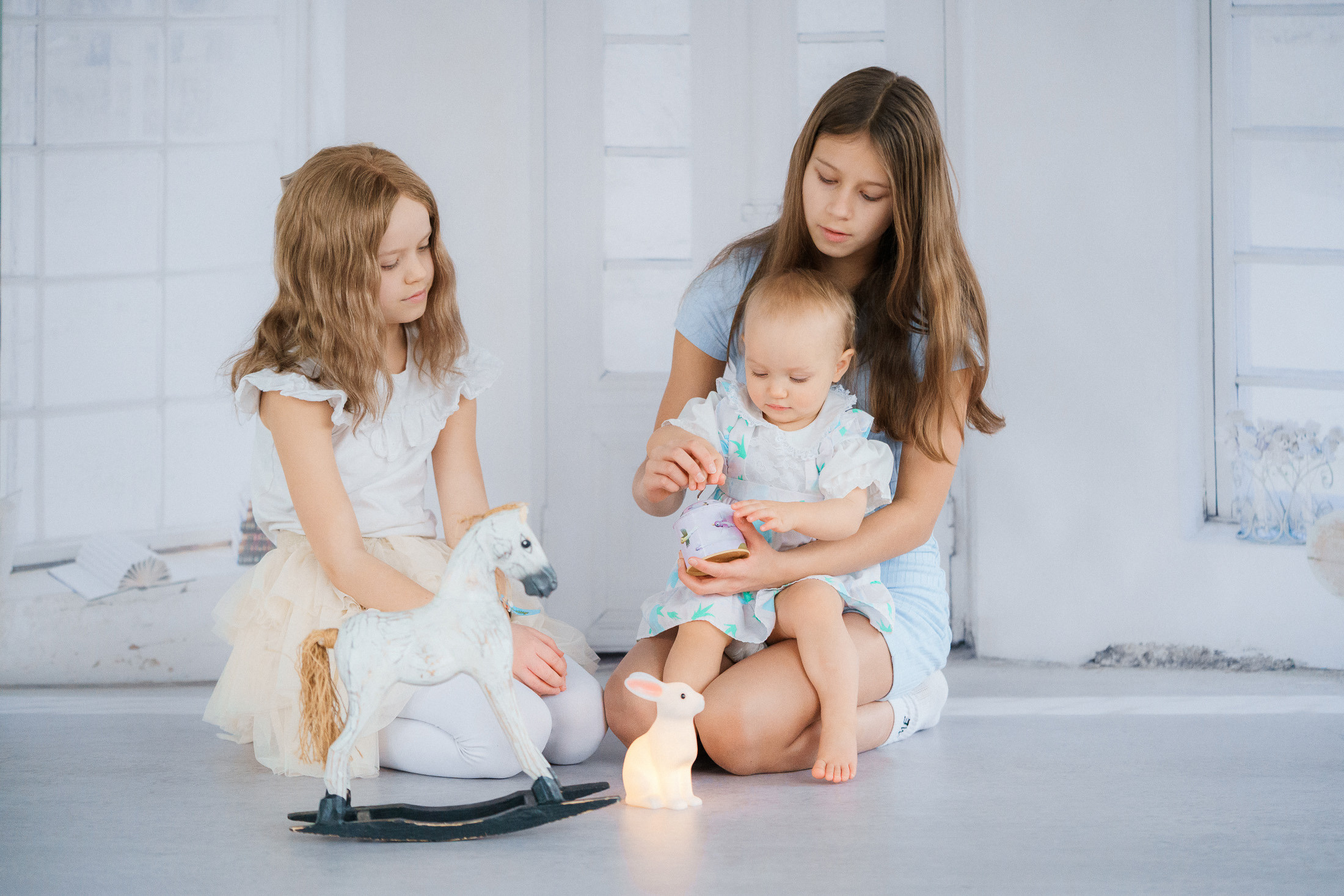 Perhekuvaus miljöössä ja studiossa