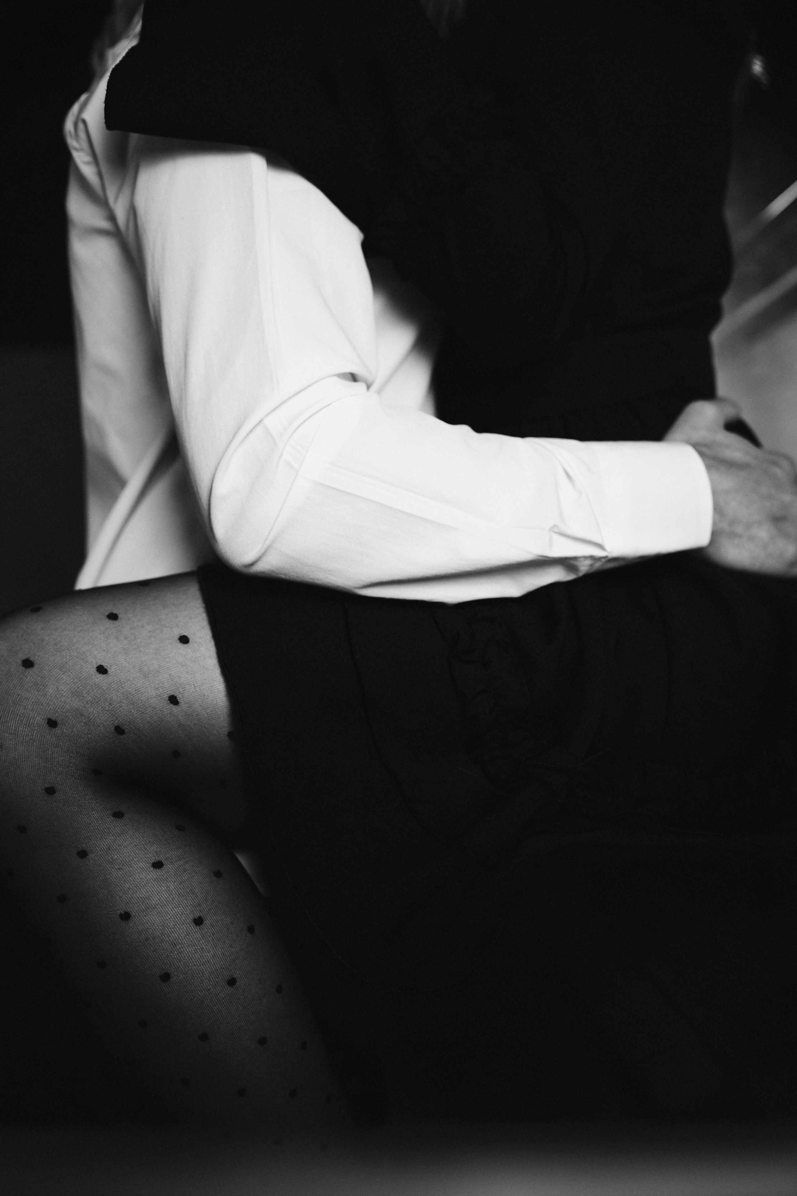  A black-and-white image of a man and woman embracing passionately, exuding intimacy and connection.