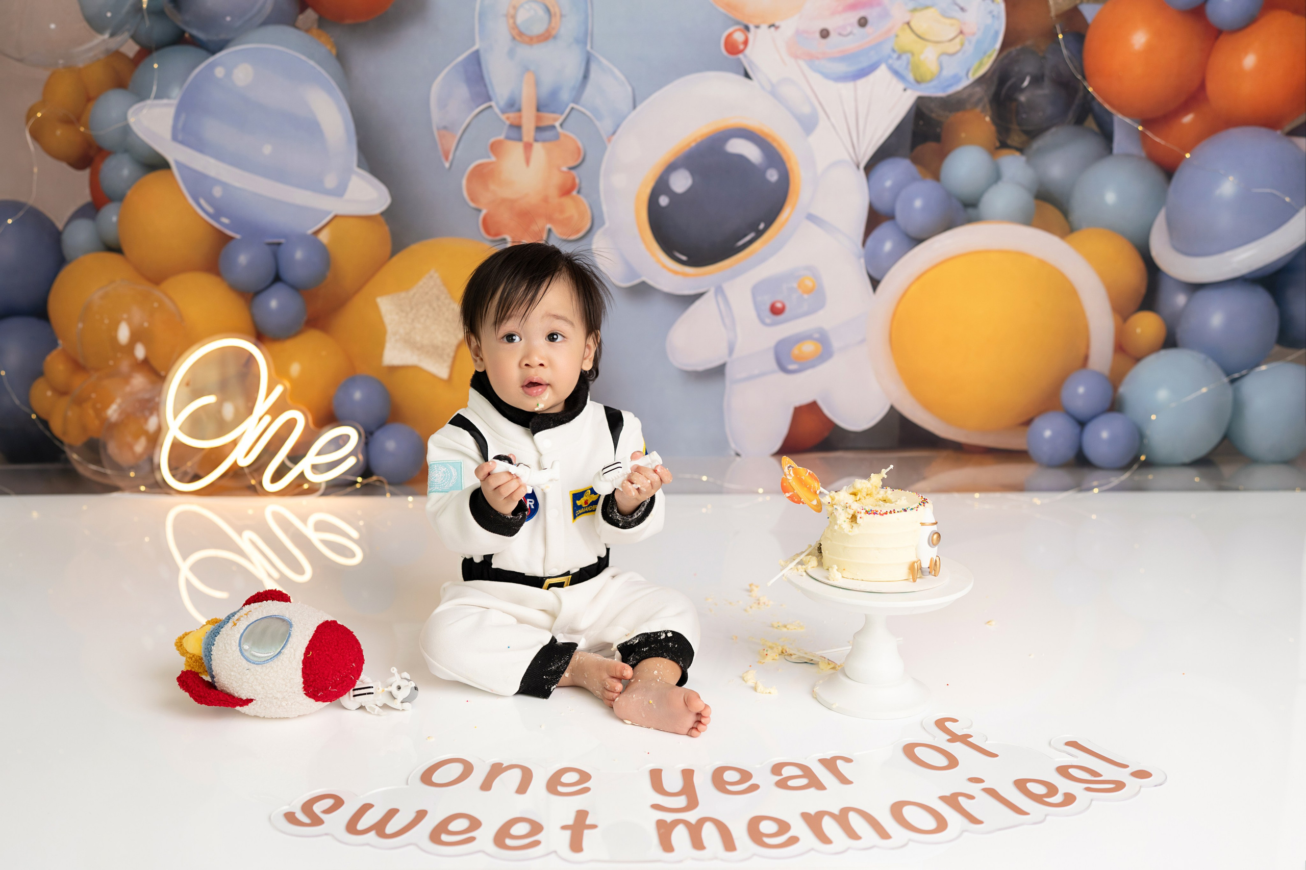 CAKE SMASH PHOTOGRAPHY. Newborn, Sitter and Cake Smash Photographer in Doha, Qatar