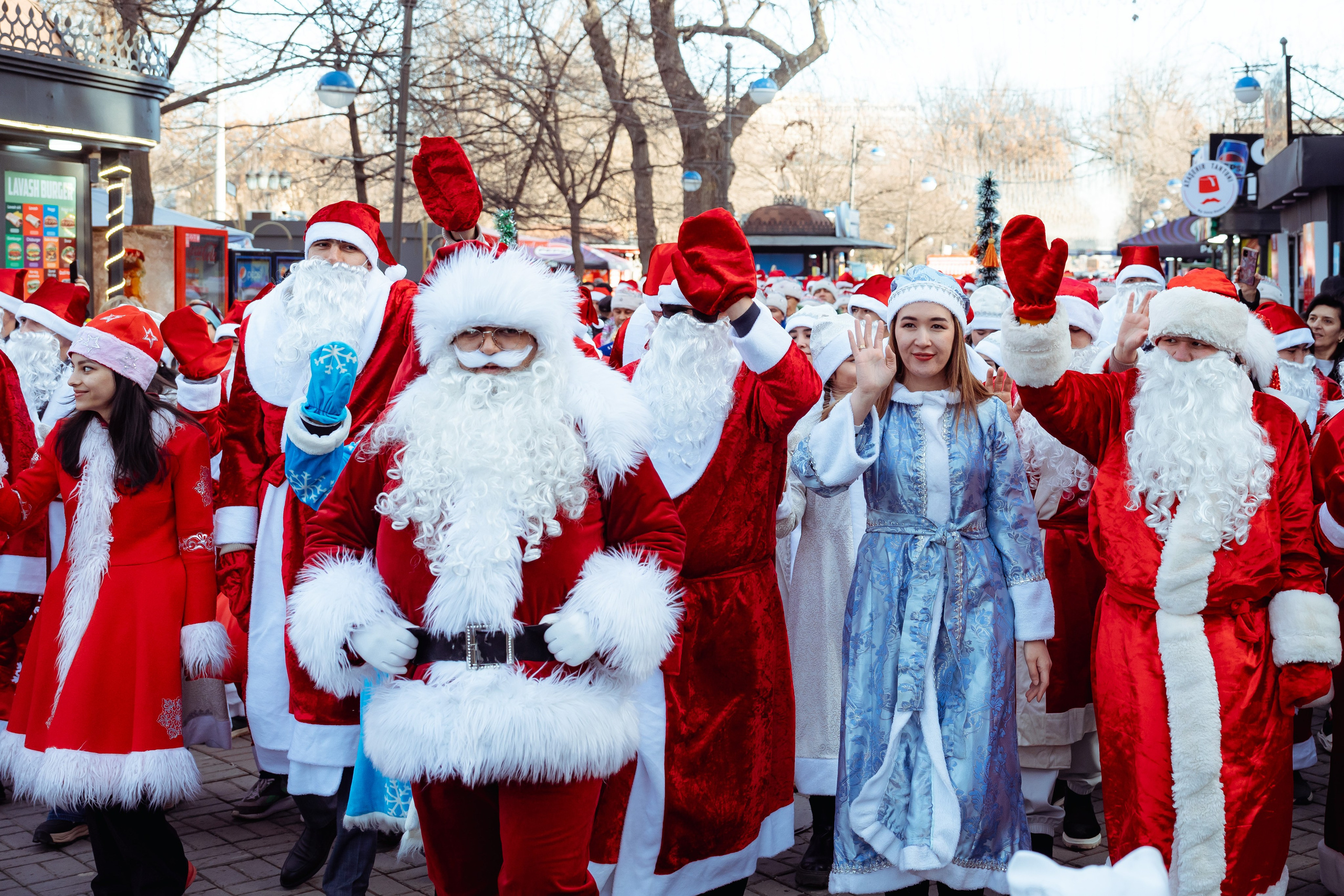 Парад Дедов Морозов. Георгий Намазов | Фотограф в Ташкенте