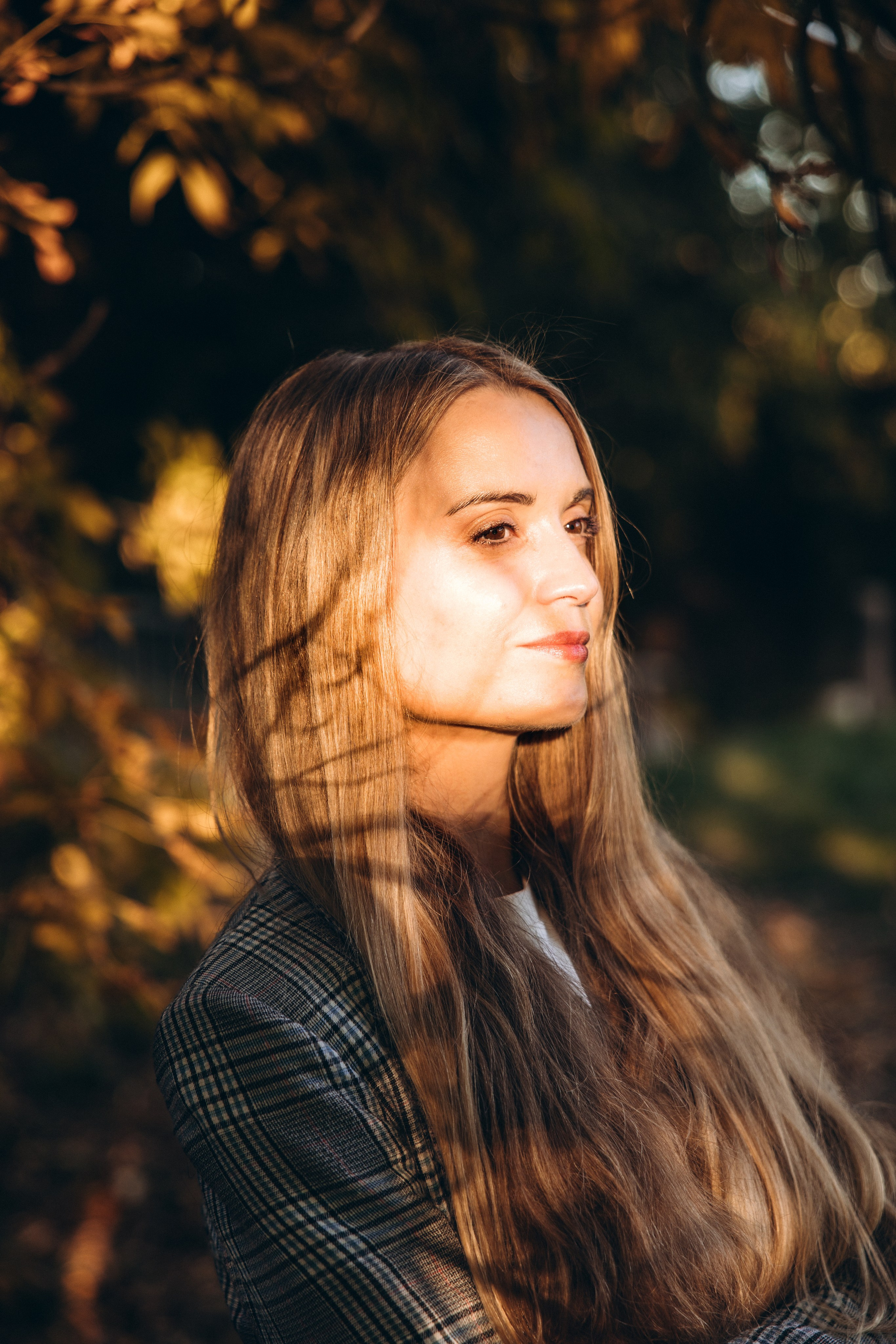 Autumn mother-son family photoshoot in Toulouse. Eugénie Smirnova — your photographer in Toulouse and southwest France