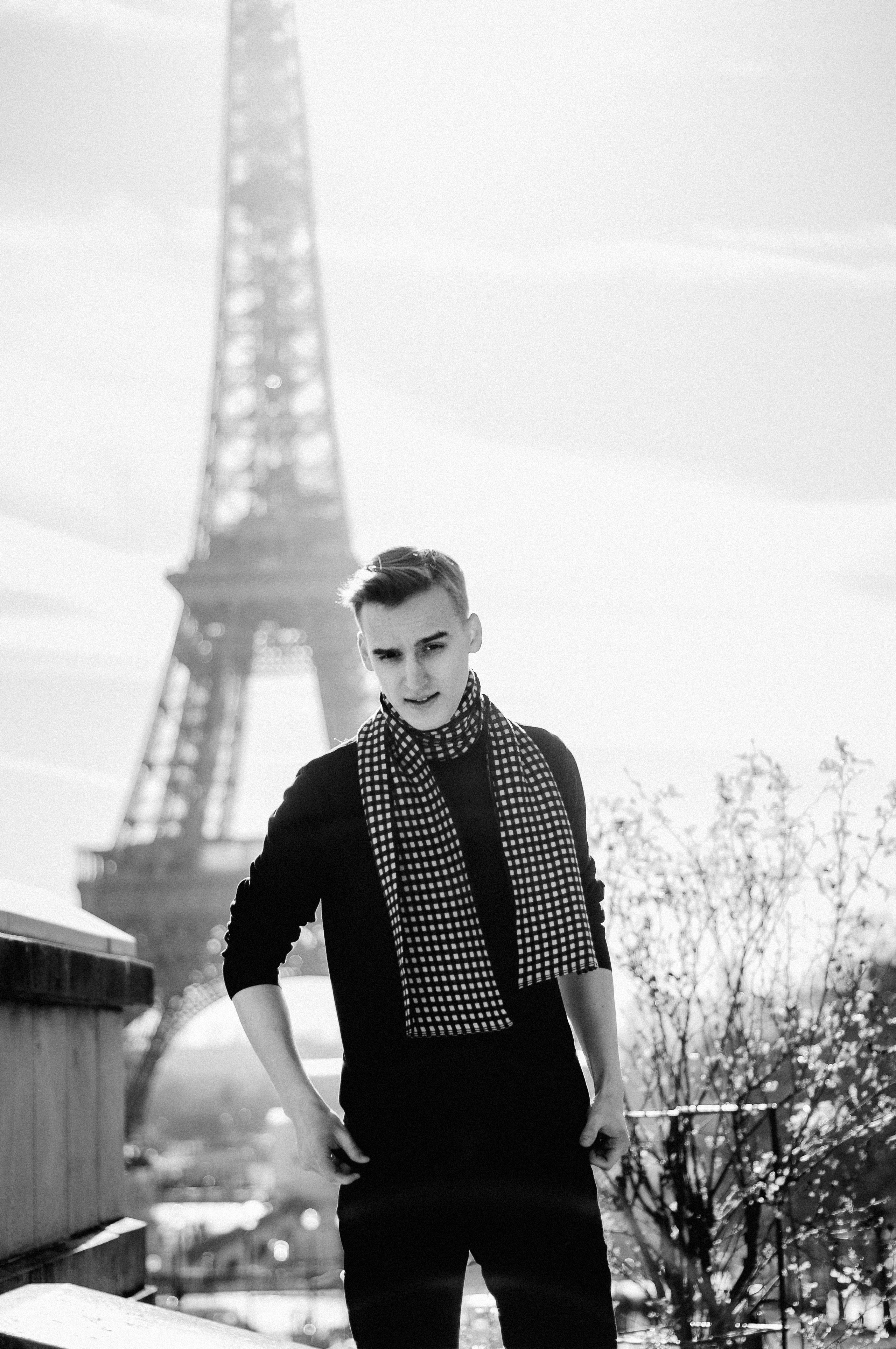 Мужская фотосессия у Эйфелевой башни. Фотограф в Париже Полина Осипова
