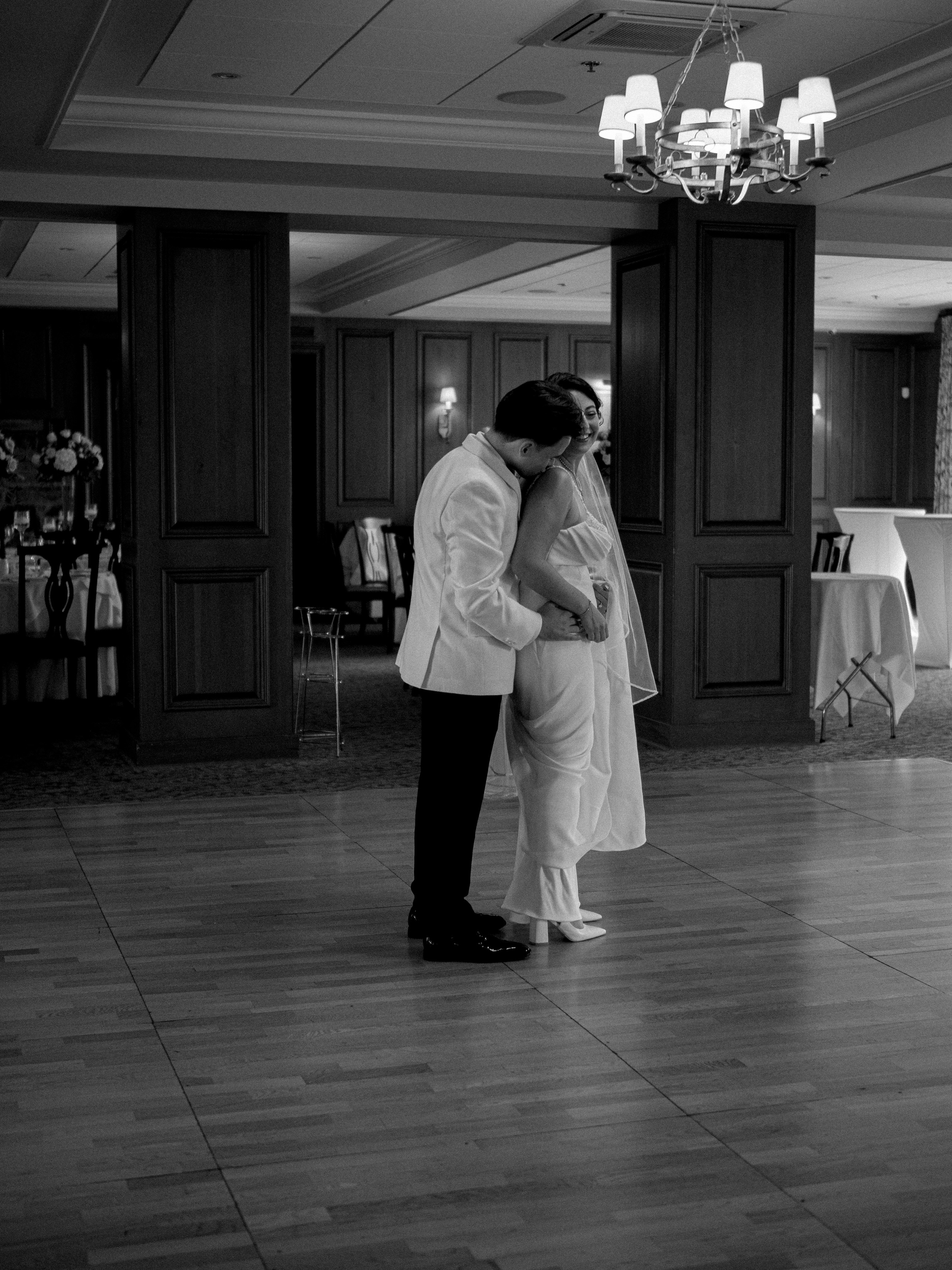 Wedding of Cassandra and Loïc in Beaconsfield, Montreal. Wedding and Family Photography Montreal Muriel Oe Photo