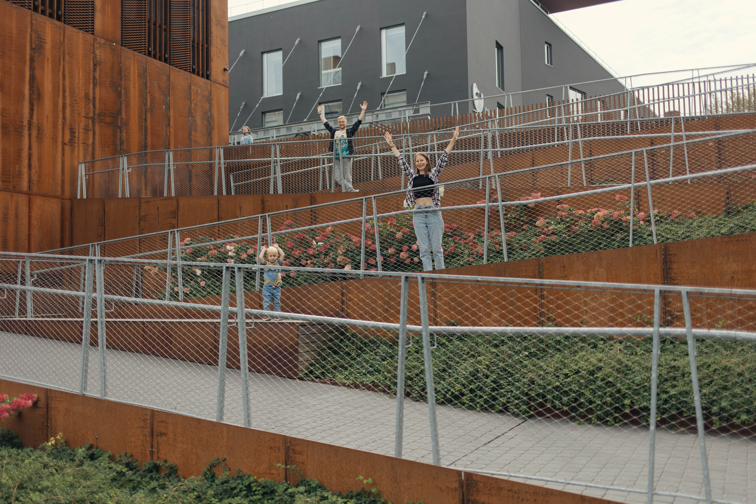 Along the streets of Vilnius in lifestyle style. Family photographer in Vilnuis Svetlana Naumova