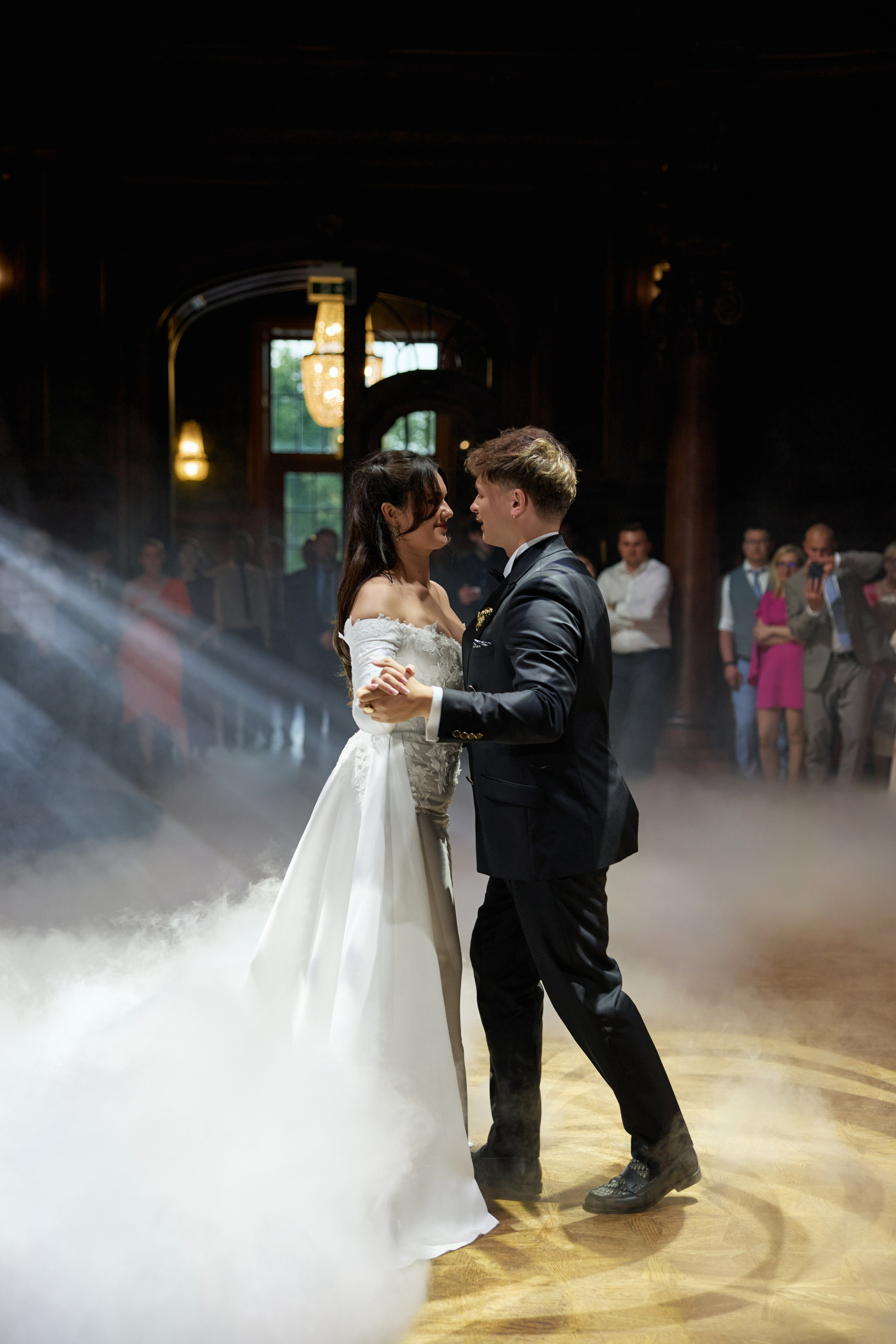 Wiktoria & Kacper. Pałac Goetz. Fotograf ślubny i rodzinny w Krakowie Yana Klymova