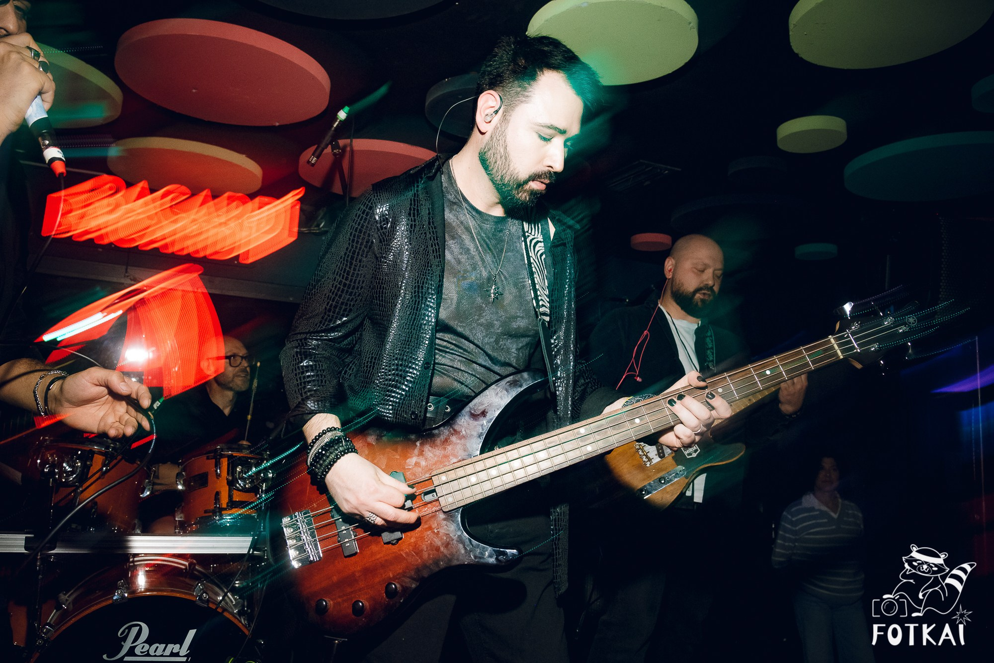 Концерт Delyrio в Confetti Playa Alicante — живое выступление группы, февраль 2026 | FOTKAI