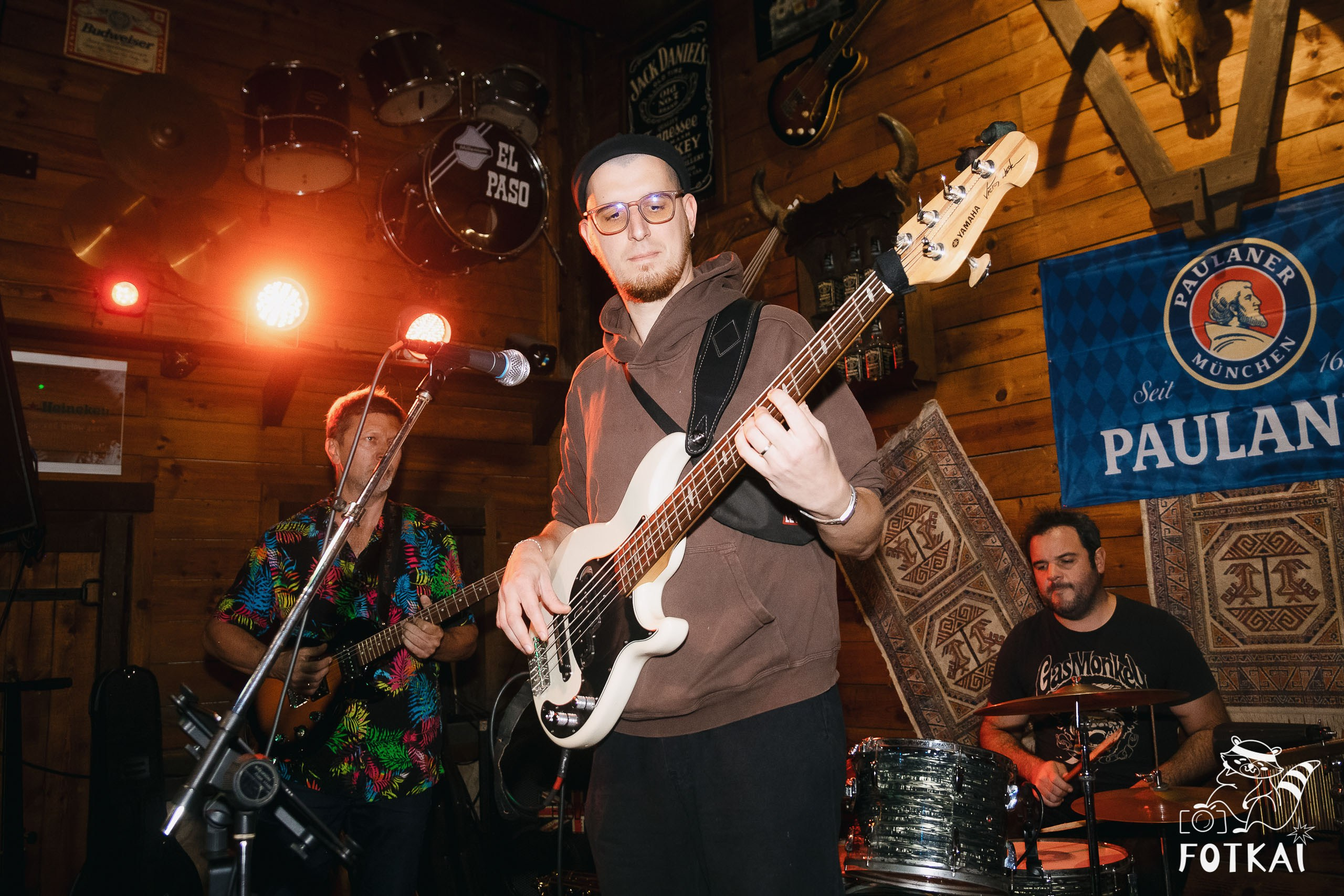 Фоторепортаж JAM Night в El Paso Bar, Torrevieja — живая музыка и атмосфера Коста-Бланки | FOTKAI