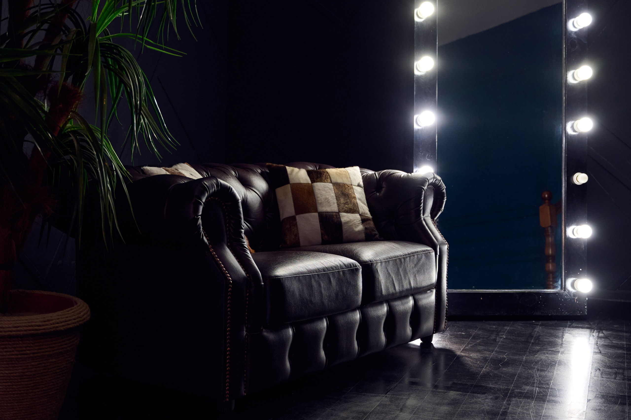 Зал «Loft» — (ул.Бабура, 73Б). 2astudio.uz