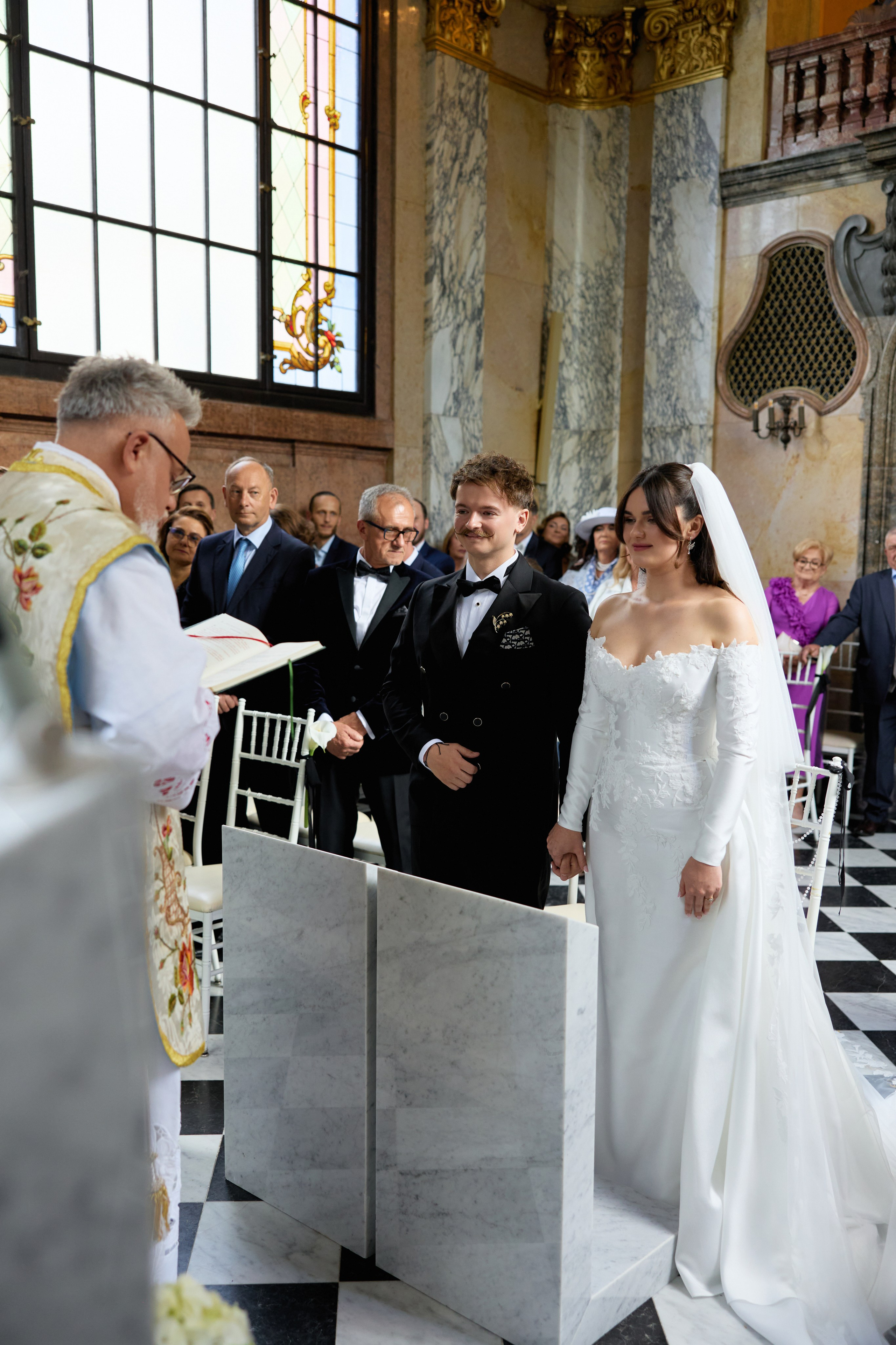 Wiktoria & Kacper. Pałac Goetz. Fotograf ślubny i rodzinny w Krakowie Yana Klymova