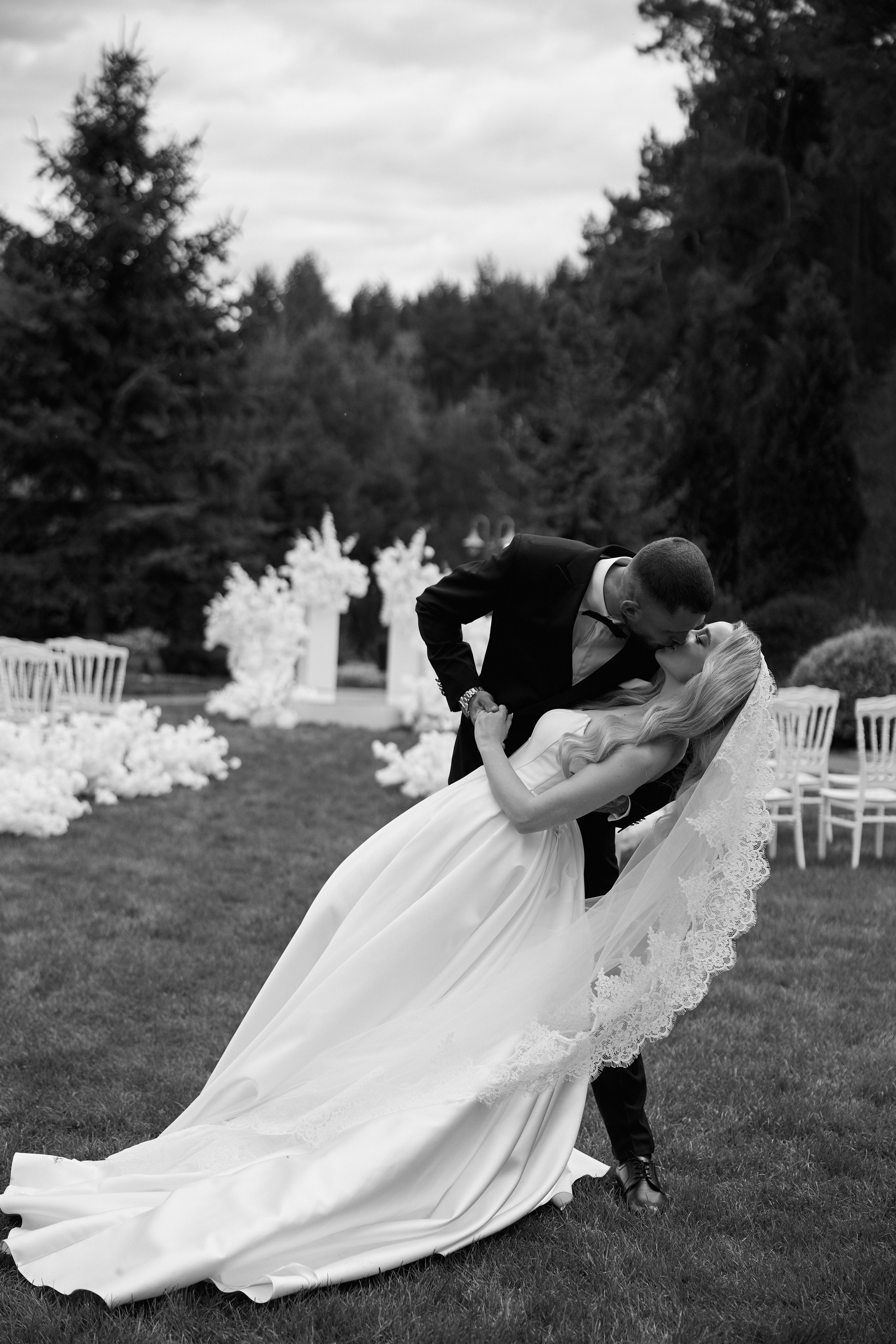 Natalia & Roman. Dworek przy lesie. Fotograf ślubny i rodzinny w Krakowie Yana Klymova