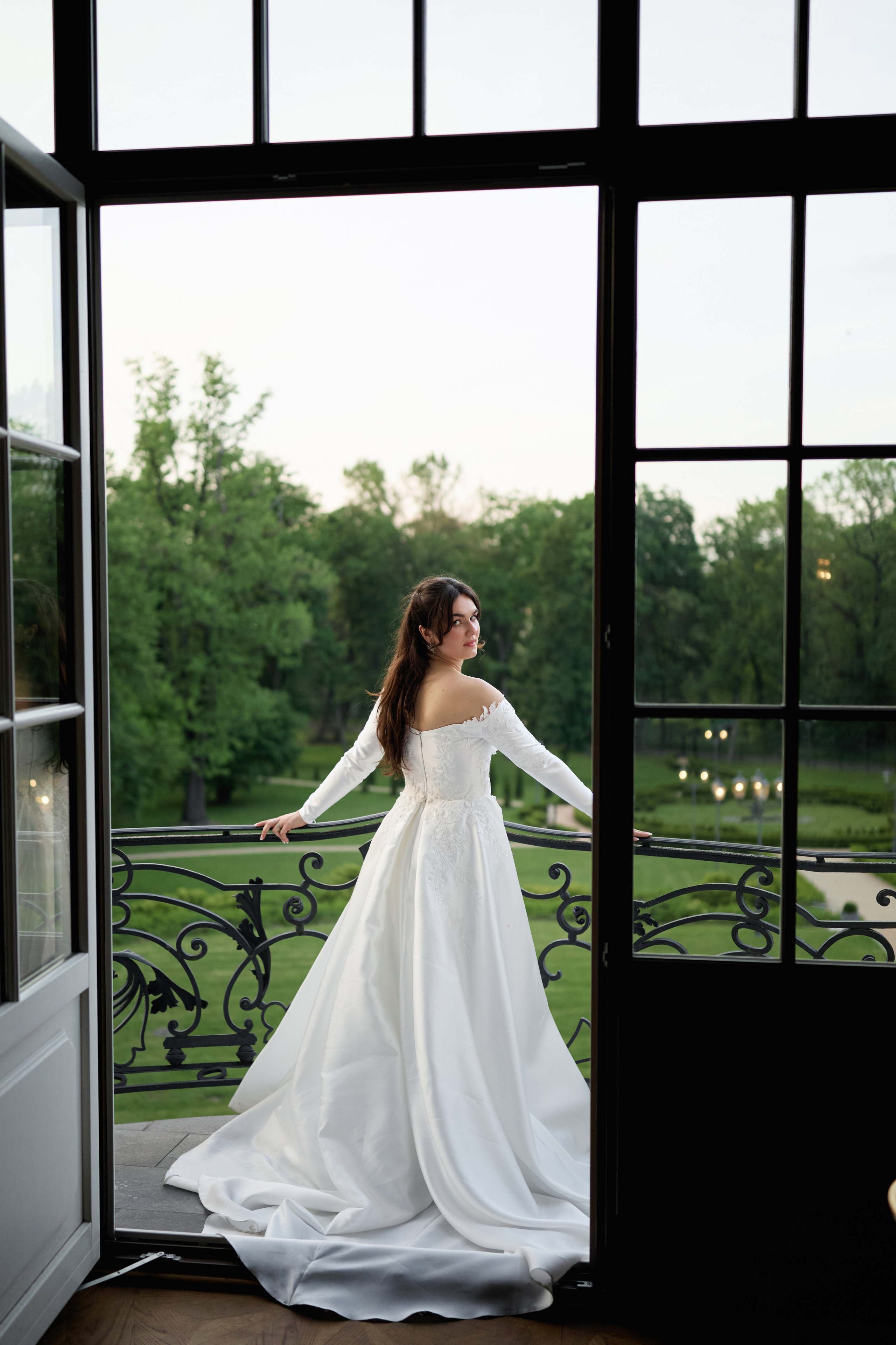 Wiktoria & Kacper. Pałac Goetz. Fotograf ślubny i rodzinny w Krakowie Yana Klymova