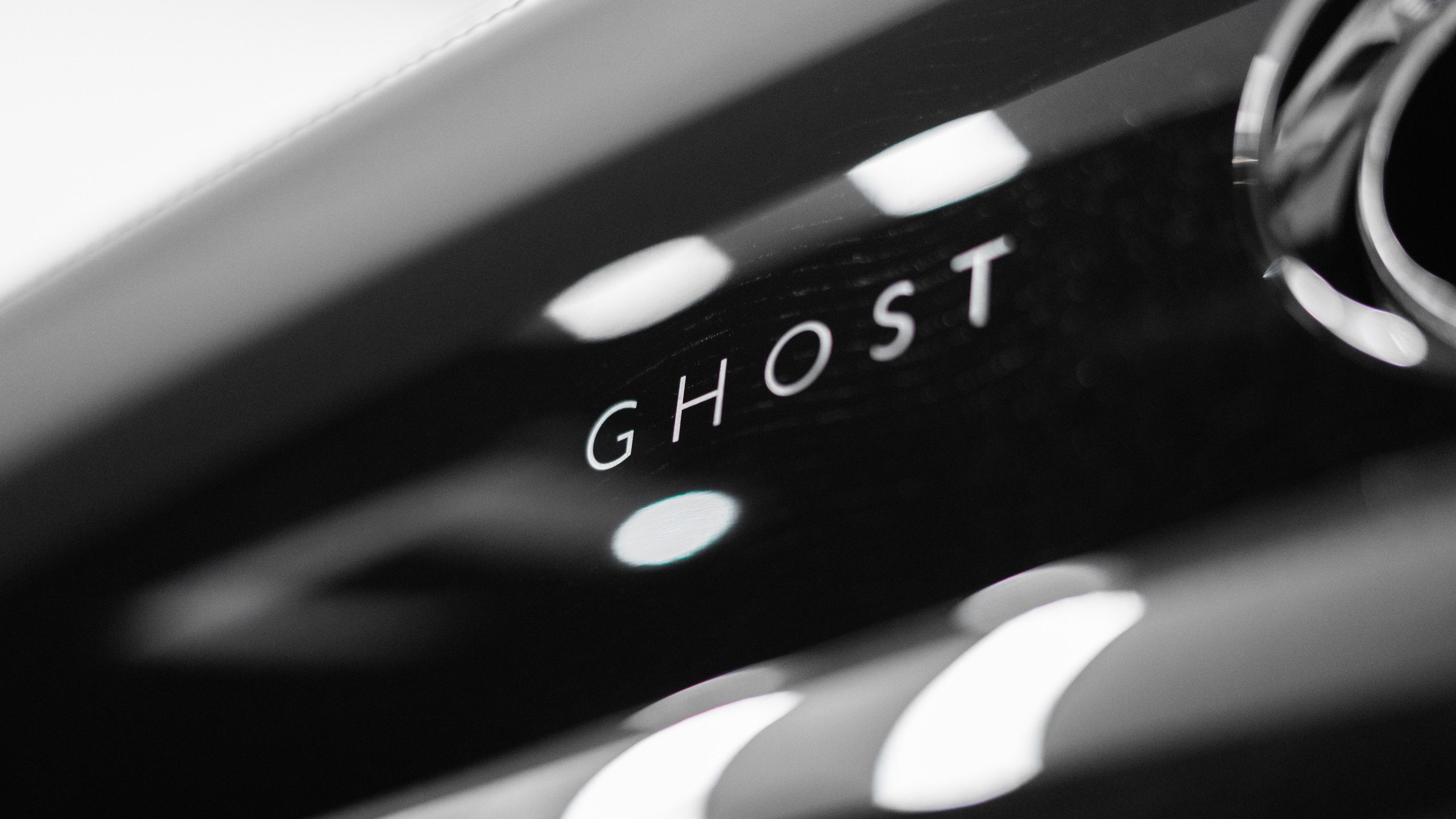 ROLLS-ROYCE. WORLDWIDE COMMERCIAL AUTOMOTIVE PHOTOGRAPHER