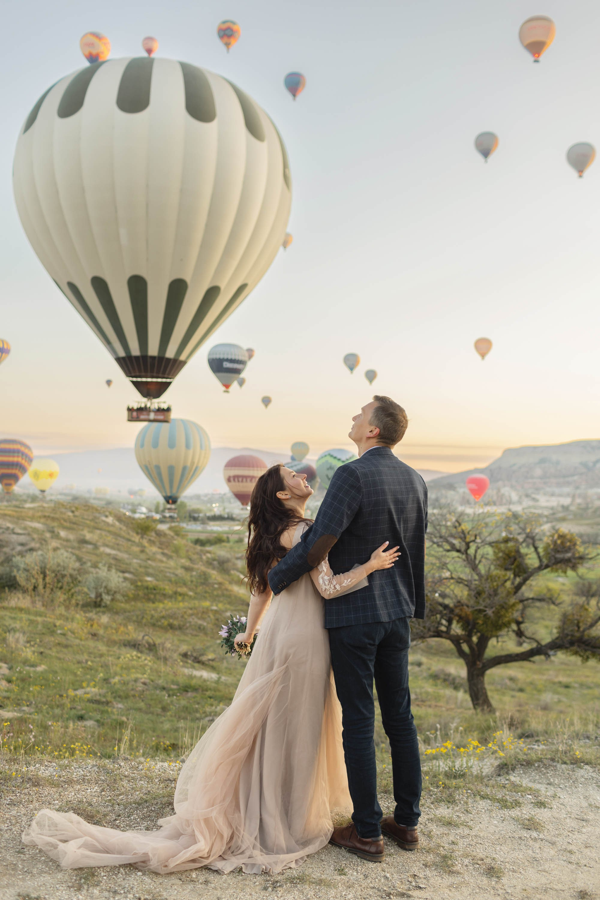 Magical Wedding Photoshoot in Cappadocia: Balloons, Caves, and Valleys. Julia Ganch I Fashion Wedding Photography I Cappadocia Turkey