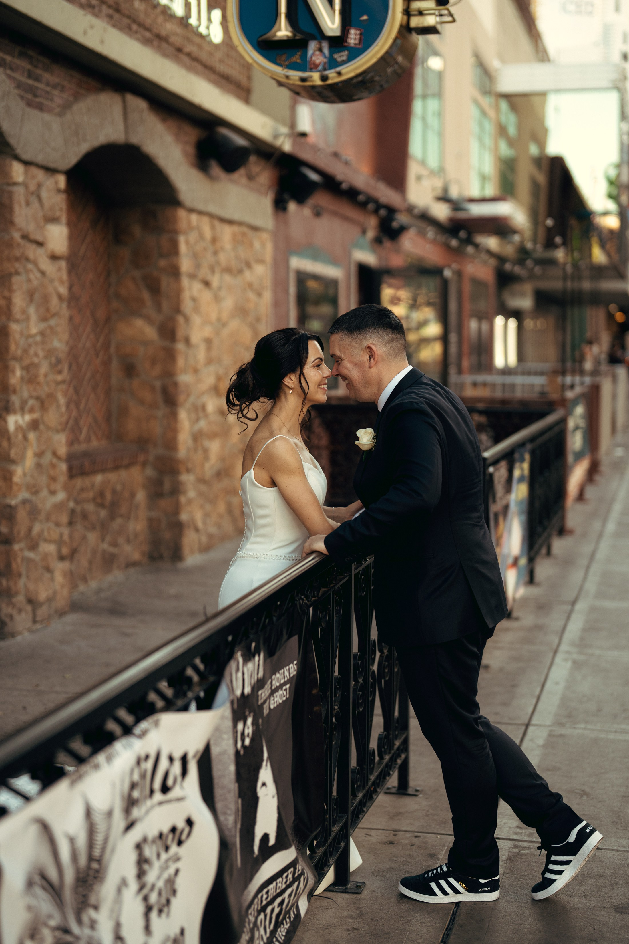 Lara&Dan. Wedding & elopement photographer Viktoriya Kravtsov. Las Vegas