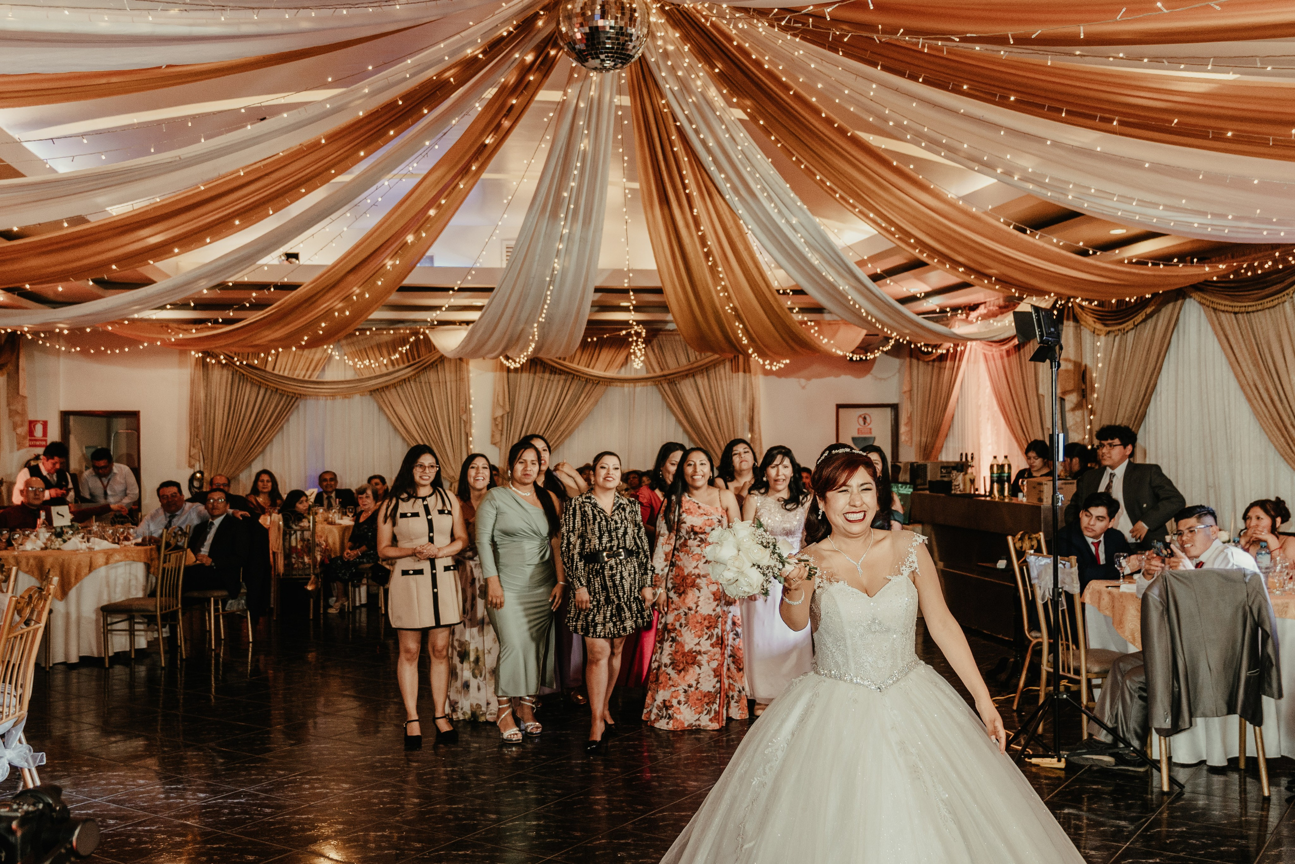 VANESSA + FRANKLIN BODA RELIGIOSA. Studio KVTA | Fotografía y Video de Bodas en Arequipa