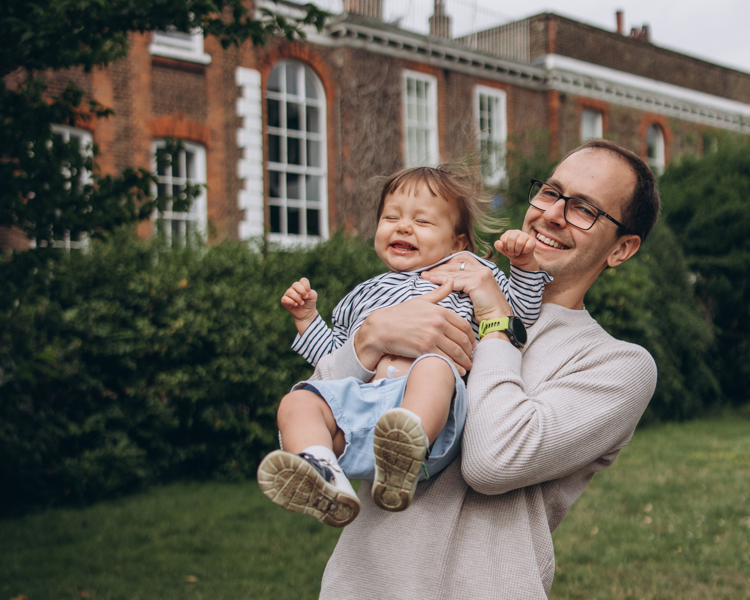 Milena with parents (Greenwich Park). Anastasia Klink, Photographer in London