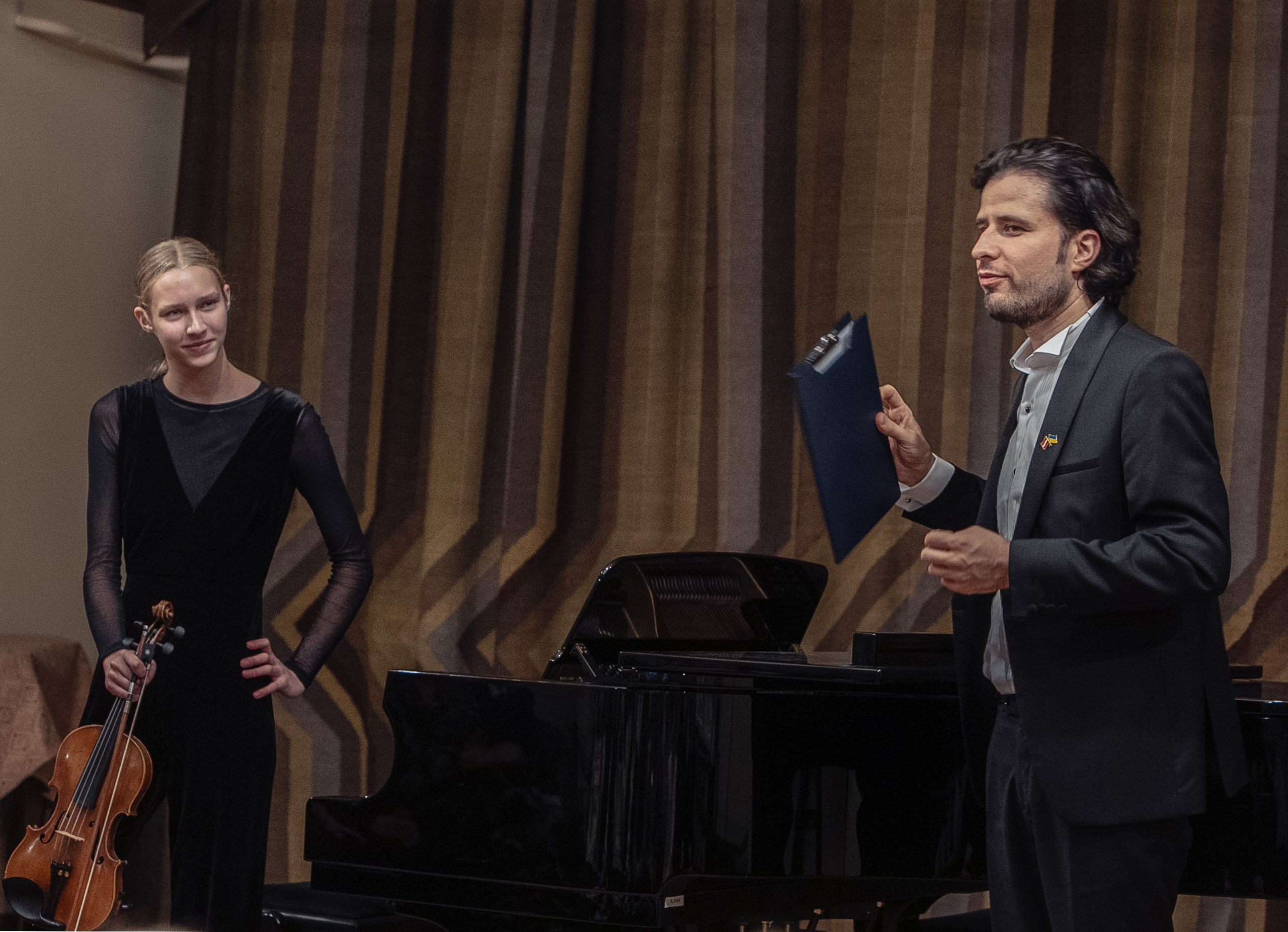 Koncerts P.Jurjāna mūzikas skolā Ukrainas bērnu atbalstam. Sandra Garanca Portrait and event photographer