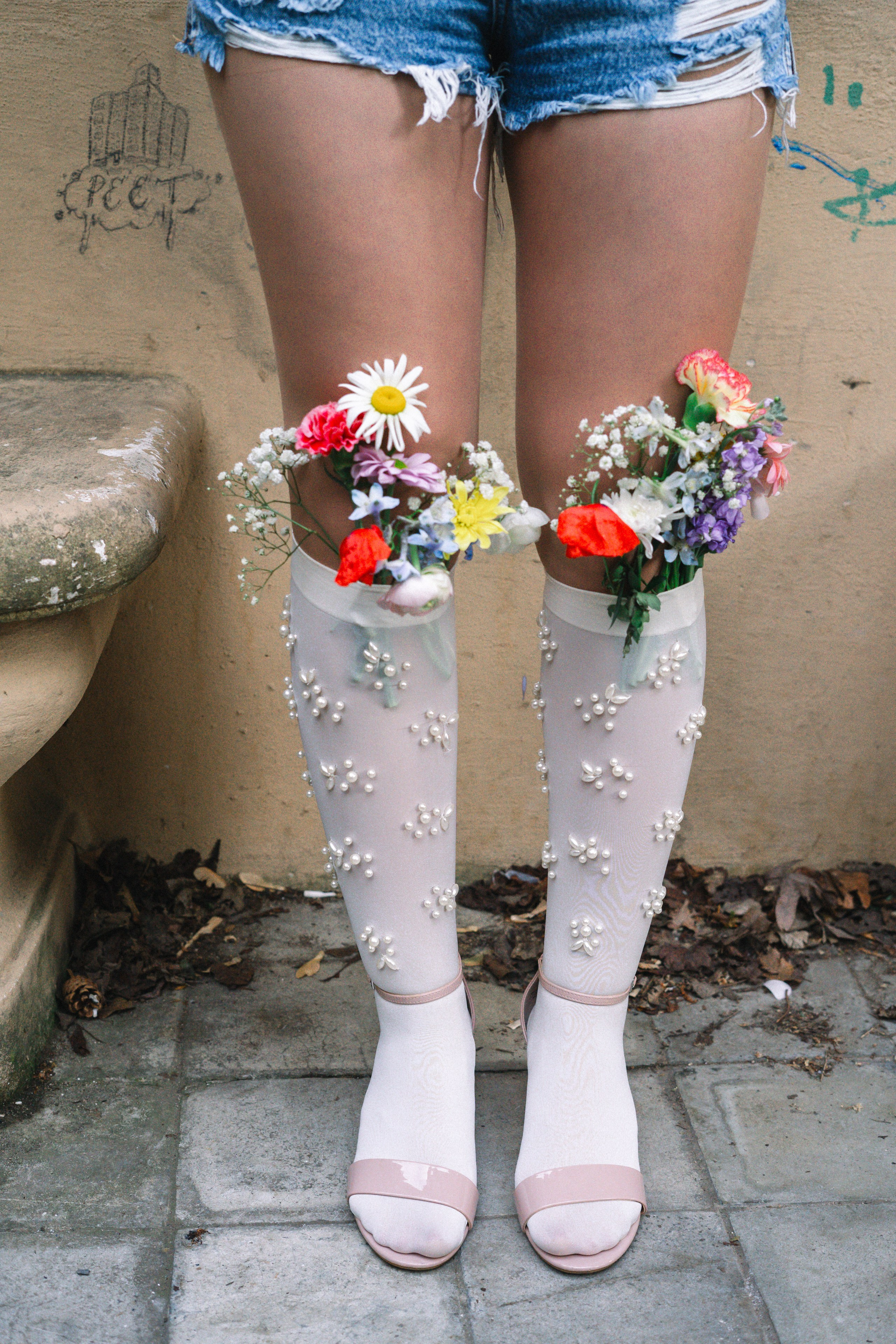 Focení mezi květy. Jana Holubová | Svatební, párová a rodinná fotografka v Praze